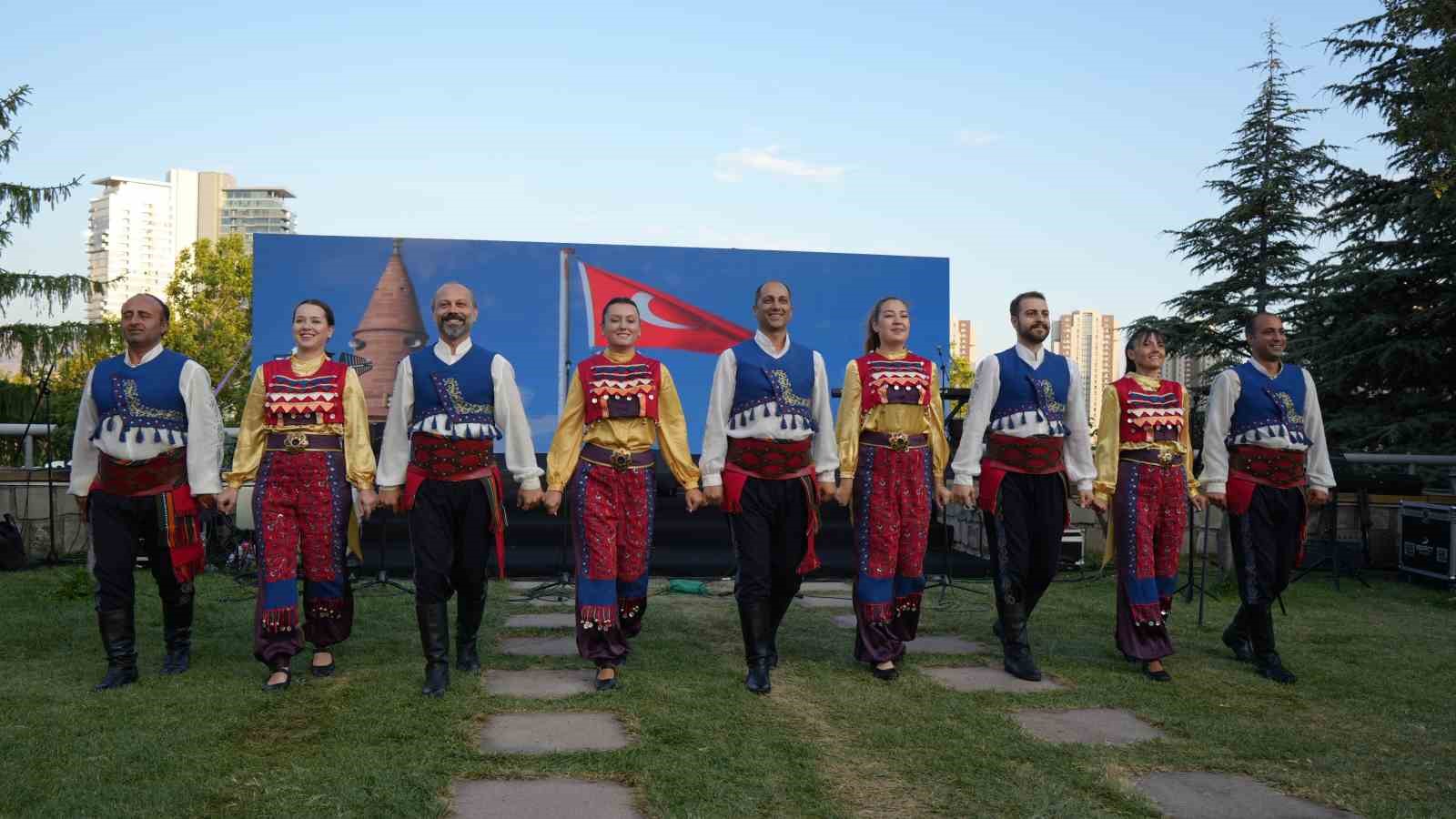 ENDONEZYA’NIN BAĞIMSIZLIĞININ 81’İNCİ YIL DÖNÜMÜ DOLAYISIYLA ANKARA’DA "PARTNERSHİP DAY 2026" RESEPSİYONU DÜZENLENDİ. MİLLÎ SAVUNMA BAKANI YAŞAR GÜLER, TÜRKİYE İLE ENDONEZYA ARASINDA 48 ADET MİLLÎ MUHARİP UÇAK KAAN’IN SATIŞINA YÖNELİK VARILAN MUTABAKATIN SAVUNMA SANAYİİ İŞ BİRLİĞİNİ DAHA ÜST SEVİYEYE TAŞIDIĞINI BELİRTTİ.