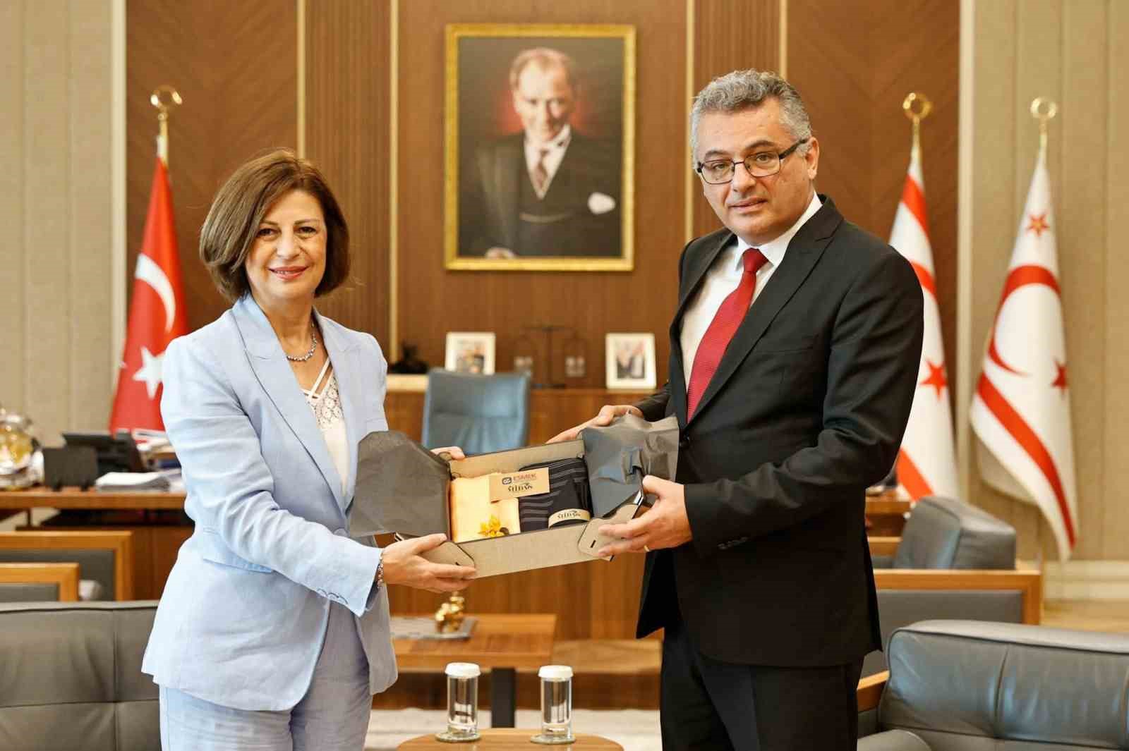 ESKİŞEHİR BÜYÜKŞEHİR BELEDİYE BAŞKANI AYŞE ÜNLÜCE, KUZEY KIBRIS TÜRK CUMHURİYETİ’NDE (KKTC) ESKİŞEHİR İLE KKTC ARASINDAKİ DOSTLUK VE KARDEŞLİK BAĞLARININ GÜÇLENDİRİLMESİNE YÖNELİK GÖRÜŞMELER GERÇEKLEŞTİRDİ.