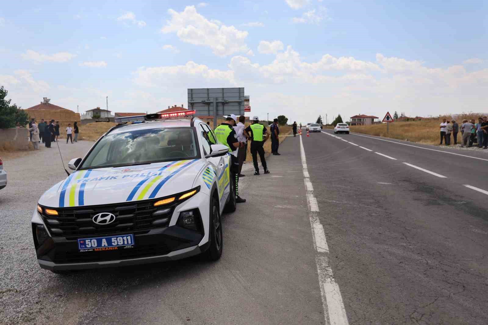 NEVŞEHİR’DE YOLUN KARŞISINA GEÇMEK İSTERKEN OTOMOBİLİN ÇARPTIĞI YAYA HAYATINI KAYBETTİ.