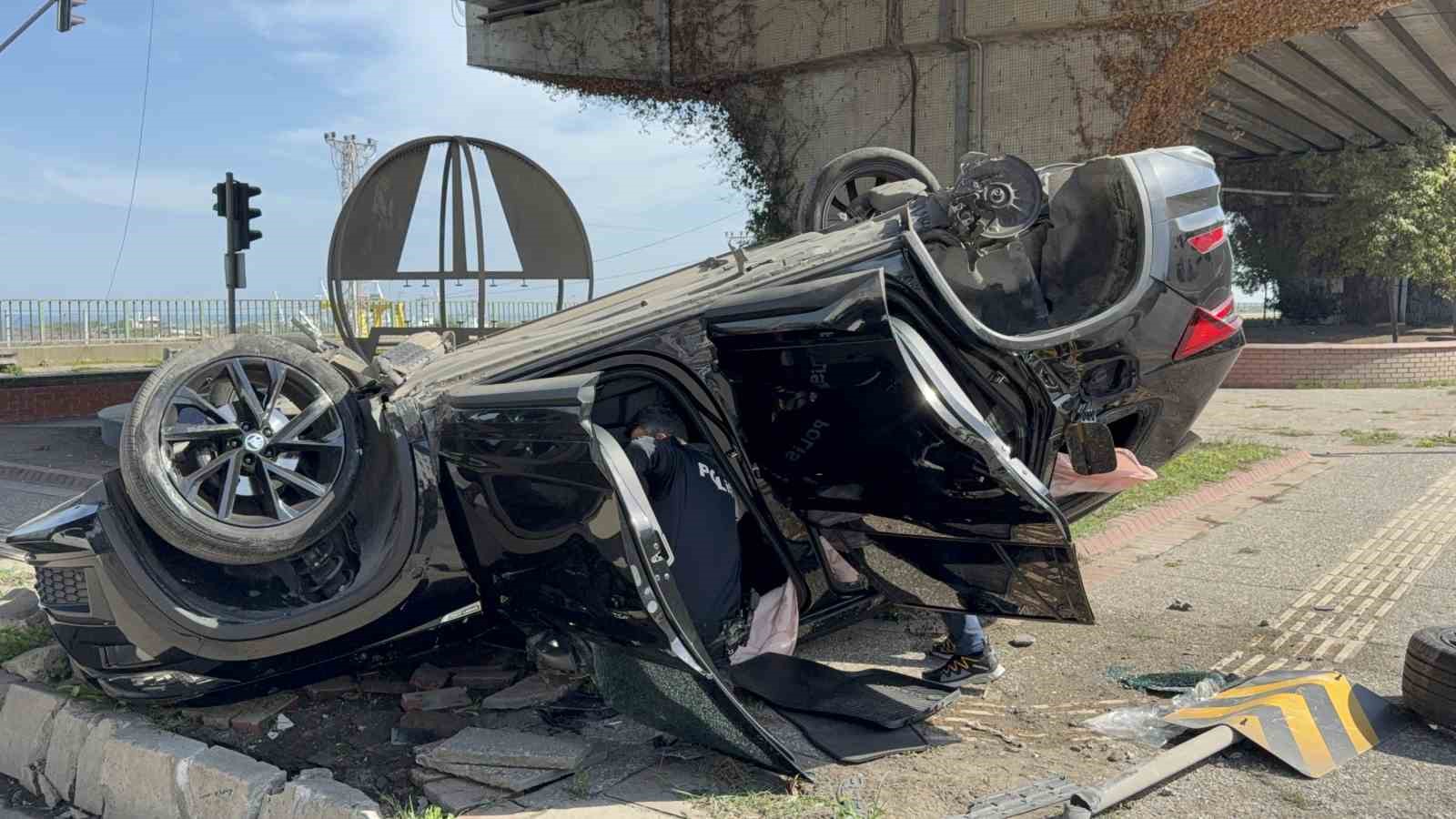 SAMSUN’UN CANİK İLÇESİNDE İKİ ARACIN ÇARPIŞMASI SONUCU MEYDANA GELEN TRAFİK KAZASINDA 1 KİŞİ YARALANIRKEN, KAZA YAPAN OTOMOBİLİN BİR SAAT ÖNCE 2 MİLYON 600 BİN LİRAYA SATIN ALINDIĞI ORTAYA ÇIKTI.