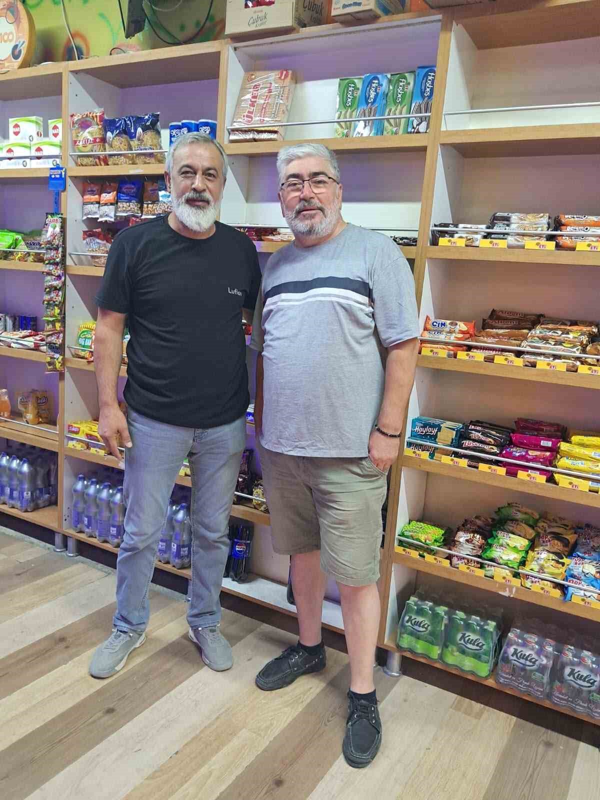AK PARTİ DENİZLİ İL TEŞKİLATI, KENT GENELİNDEKİ ESNAF BULUŞMALARINI ARALIKSIZ SÜRDÜRÜYOR. İL YÖNETİM KURULU ÜYELERİ, İL GENELİNDE FAALİYET GÖSTEREN MAHALLE BAKKALLARINI ZİYARET EDEREK HEM ESNAFIN TALEPLERİNİ DİNLEDİ HEM DE EKONOMİK GELİŞMELERE DAİR GÖRÜŞ ALIŞVERİŞİNDE BULUNDU.