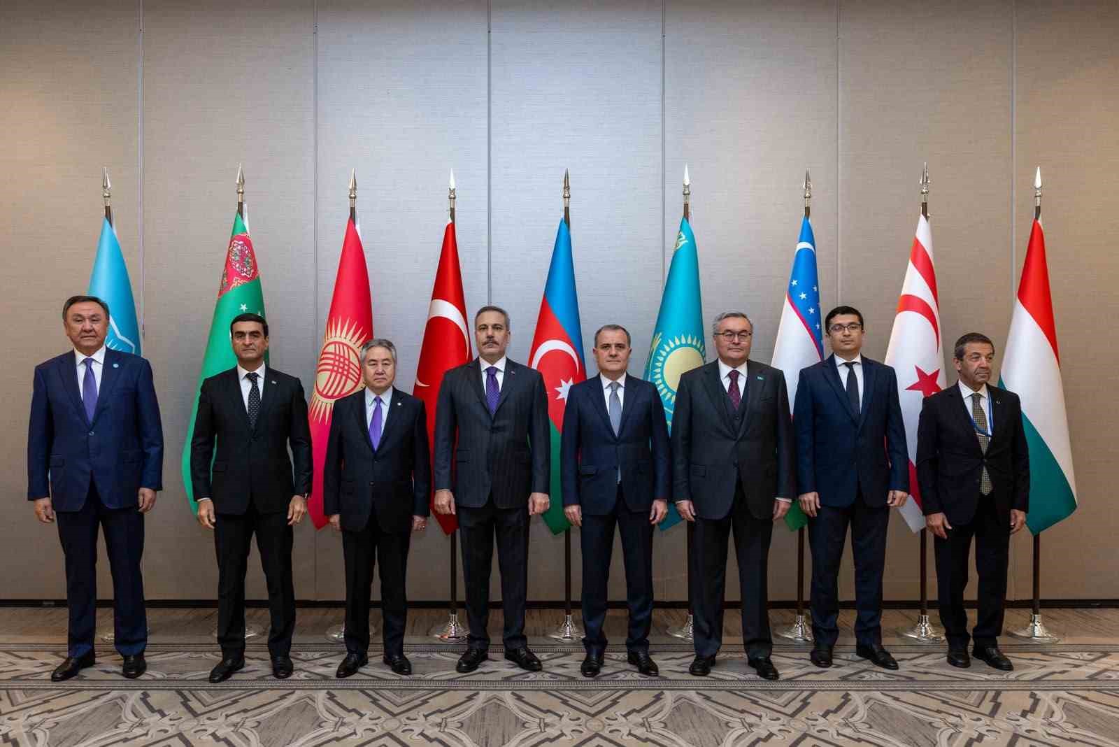 DIŞİŞLERİ BAKANI HAKAN FİDAN, BİRLEŞMİŞ MİLLETLER (BM) 81. GENEL KURULU YÜKSEK DÜZEYLİ HAFTASI MARJINDA NEW YORK'TAKİ TEMASLARINI SÜRDÜRÜYOR. BAKAN FİDAN, TÜRK DEVLETLERİ TEŞKİLATI (TDT) DIŞİŞLERİ BAKANLARI KONSEYİ GAYRİRESMİ TOPLANTISI'NA KATILDI.
