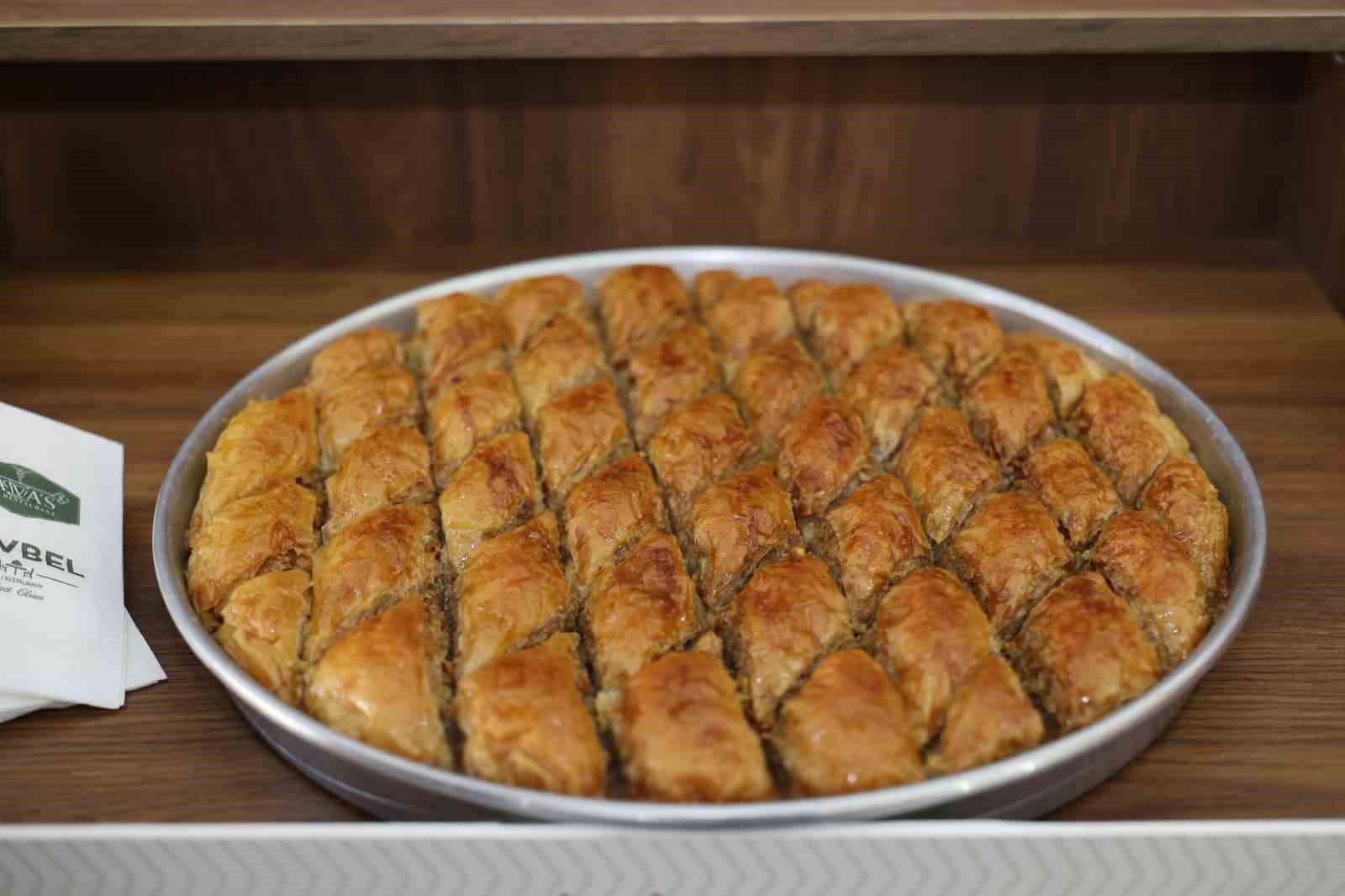 TAVAS BELEDİYESİ İLE TAVAS TİCARET ODASI, COĞRAFİ İŞARETLİ TAVAS BAKLAVASI’NIN TANITILMASI, PAZARLANMASI VE MARKALAŞMASININ GÜÇLENDİRİLMESİ AMACIYLA İŞ BİRLİĞİ PROTOKOLÜ İMZALADI.
