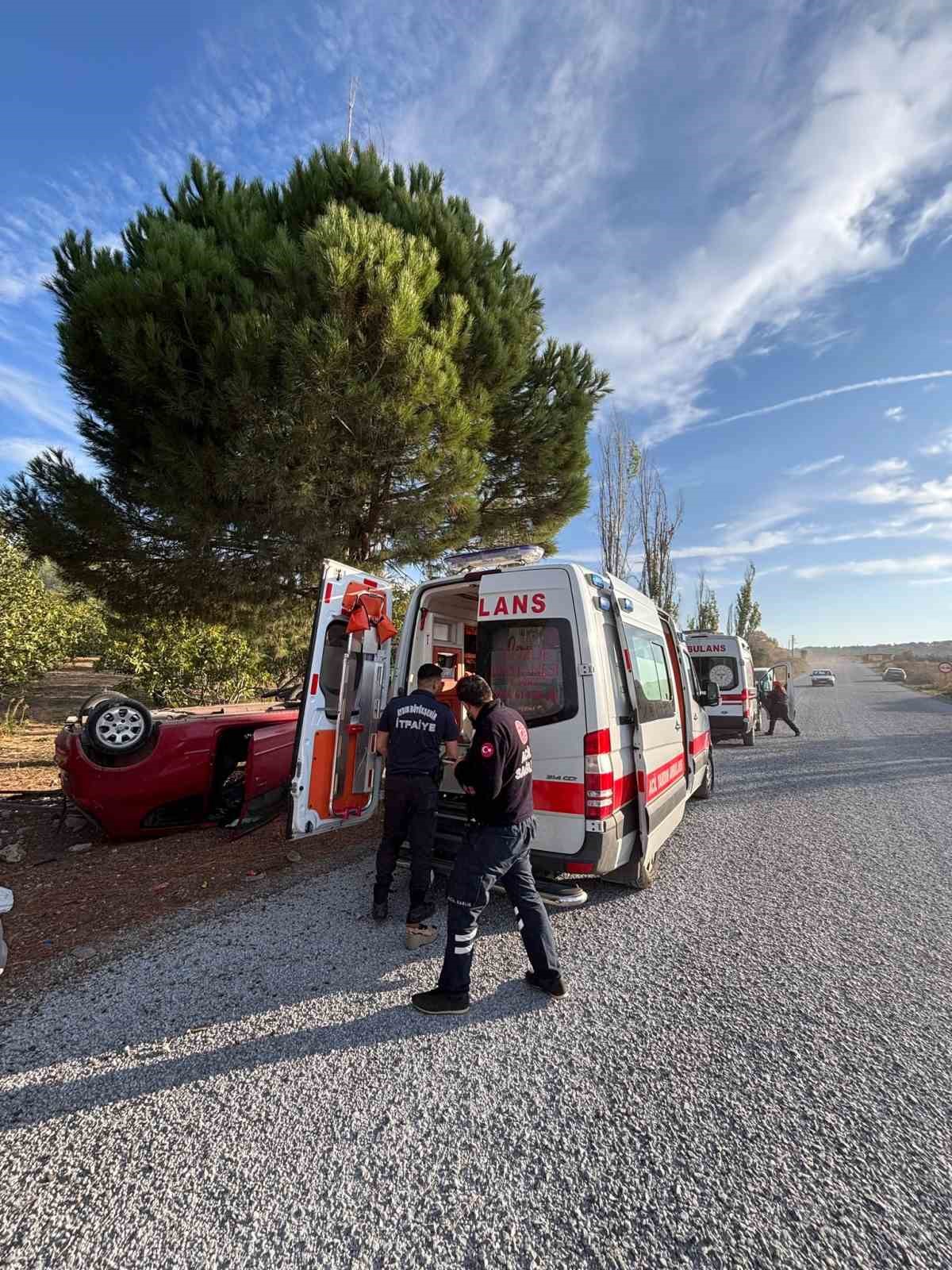 KUŞADASI’NDA OTOMOBİL TAKLA ATTI: 1 YARALI