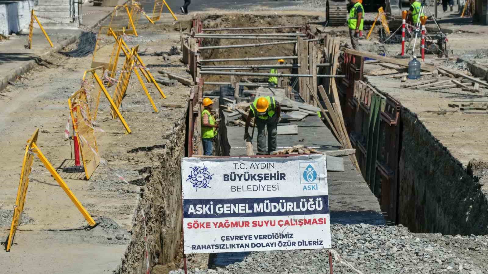 AYDIN BÜYÜKŞEHİR BELEDİYESİ TARAFINDAN SÖKE AYDIN CADDESİ’NDE YÜRÜTÜLEN 77 MİLYON TL YATIRIM BEDELLİ PROJE KAPSAMINDA 1300 METRE YAĞMUR SUYU HATTI, 30 MUAYENE BACASI VE 90 YAĞMUR SUYU IZGARASI YAPILACAK.