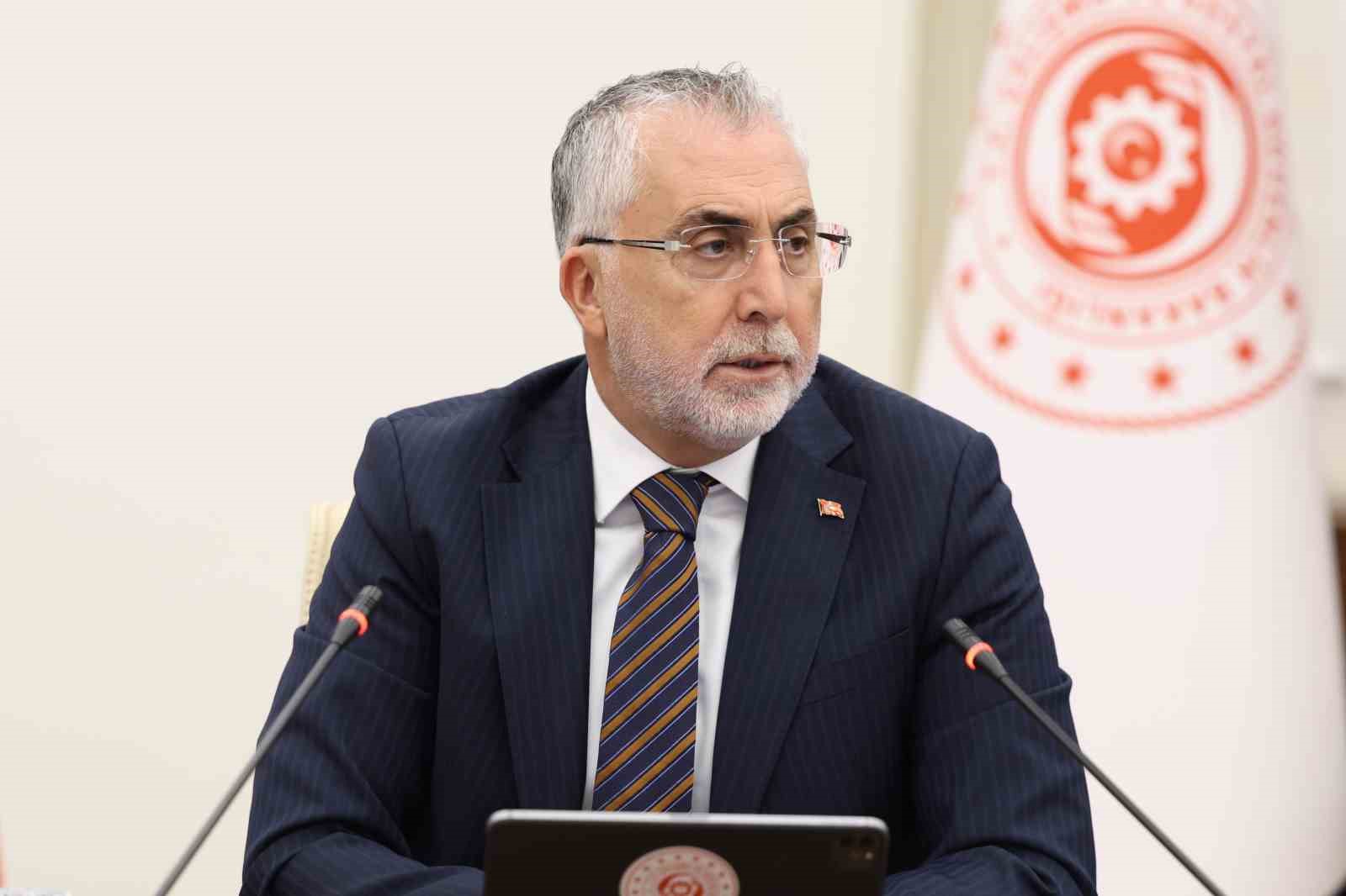 KAMU PERSONELİ DANIŞMA KURULU (KPDK) TOPLANTISI, ÇALIŞMA VE SOSYAL GÜVENLİK BAKANI VEDAT IŞIKHAN’IN BAŞKANLIĞINDA GERÇEKLEŞTİ.