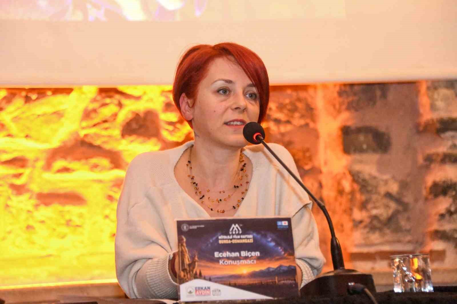 OSMANGAZİ BELEDİYESİ’NİN EV SAHİPLİĞİNDE DÜZENLENEN 4. MİTOLOJİ FİLM HAFTASI, SÖYLEŞİLER VE ANTİK DÖNEM TADIMLARIYLA KATILIMCILARI GEÇMİŞİN İZİNDE BİR YOLCULUĞA ÇIKARDI. ECEHAN BİÇEN, "ODYSSEUS’UN YOLCULUĞU" BAŞLIKLI SÖYLEŞİSİNDE HOMEROS’UN DESTANINI ELE ALIRKEN, YAZAR VE MUTFAK KÜLTÜRÜ ARAŞTIRMACISI SİBEL ÖNBAŞ DA ANTİK DÖNEMDEN GÜNÜMÜZE UZANAN LEZZETLERİ ANLATTI.