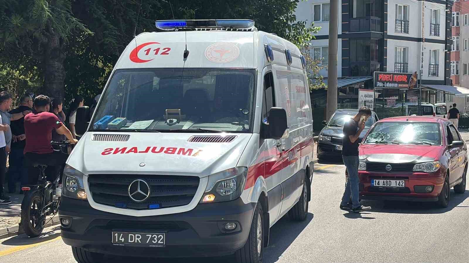 SAĞLIK EKİPLERİNCE OLAY YERİNDE İLK MÜDAHALESİ YAPILAN YARALI İDRİS Ç., AMBULANSLA BOLU İZZET BAYSAL DEVLET HASTANESİ KÖROĞLU ÜNİTESİ'NE KALDIRILDI. TEDAVİ ALTINA ALINAN YARALININ DURUMUNUN TAKİP EDİLDİĞİ ÖĞRENİLDİ.