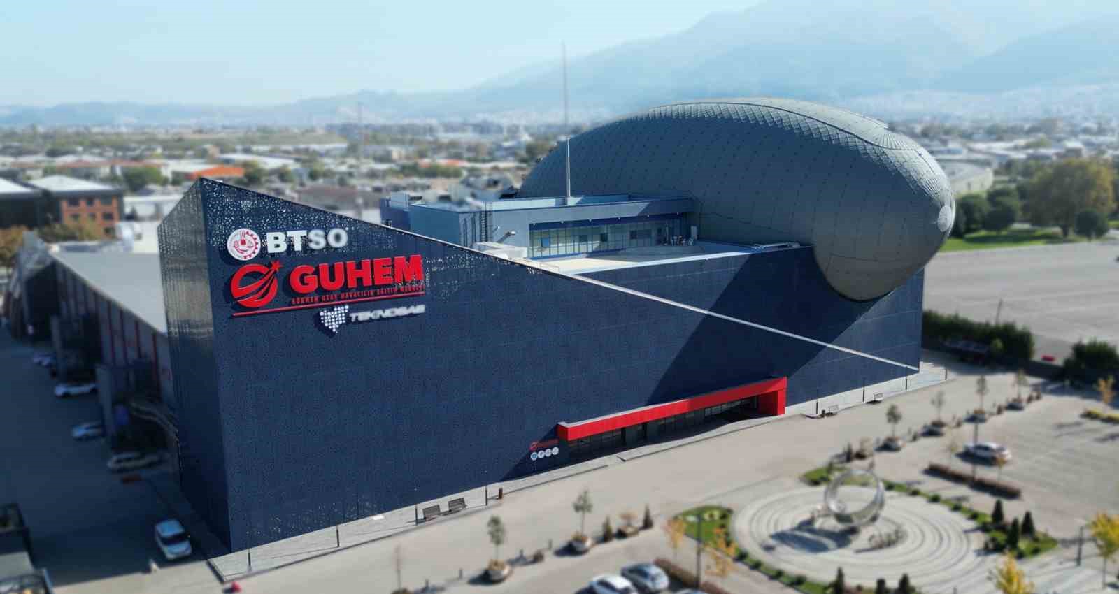 BURSA TİCARET VE SANAYİ ODASI (BTSO), YÖNETİM KURULU BAŞKANI İBRAHİM BURKAY LİDERLİĞİNDE 2013 YILINDA ORTAYA KOYDUĞU VİZYONLA KENTİN ÜRETİM, TİCARET VE İHRACAT GÜCÜNÜ GELECEĞİN EKONOMİSİNE TAŞIYAN KAPSAMLI BİR DÖNÜŞÜM HAMLESİ BAŞLATTI. ORTAK AKIL ANLAYIŞIYLA ŞEKİLLENEN SÜREÇTE 60’I AŞKIN MAKRO PROJE VE ÇALIŞMA HAYATA GEÇİRİLİRKEN; TEKNOLOJİ, NİTELİKLİ İNSAN KAYNAĞI, SÜRDÜRÜLEBİLİRLİK VE KÜRESEL REKABETÇİLİK ODAĞINDA GÜÇLÜ BİR EKOSİSTEM KURULDU. BUGÜNE KADAR GERÇEKLEŞTİRİLEN ÇALIŞMALARIN UZUN VADELİ GELECEK VİZYONUNUN TEMELİNİ OLUŞTURDUĞUNU BELİRTEN BTSO BAŞKANI İBRAHİM BURKAY, 2030 HEDEFLERİ DOĞRULTUSUNDA YENİ NESİL PROJELERLE BU DÖNÜŞÜM SÜRECİNİ ÇOK DAHA İLERİ BİR SEVİYEYE TAŞIYACAKLARINI SÖYLEDİ.