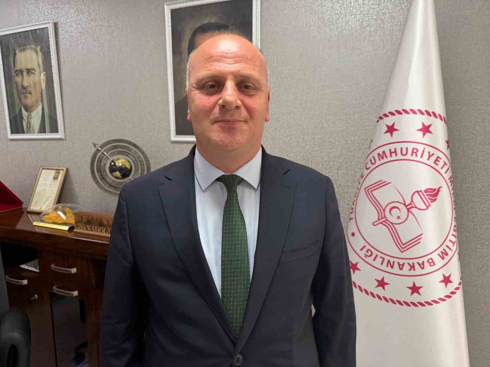 İL MİLLİ EĞİTİM MÜDÜRÜ SALİH SADOĞLU, YENİ EĞİTİM ÖĞRETİM YILI ÖNCESİNDE YAKLAŞIK 200 OKULDA 290 MİLYON LİRALIK BAKIM VE ONARIM ÇALIŞMASI GERÇEKLEŞTİRİLDİĞİNİ, 29 OKULUN DA EĞİTİM ÖĞRETİME AÇILDIĞINI AÇIKLADI.