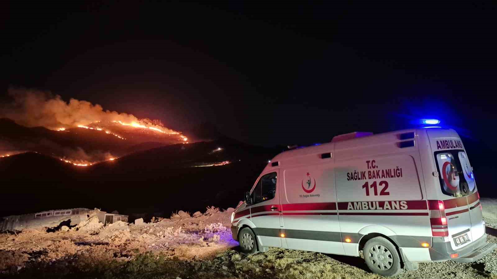MUĞLA'NIN BODRUM İLÇESİNDE GENİŞ BİR ALANDA ETKİLİ OLAN YANGIN, EKİPLERİN YOĞUN ÇABASI SONUCU KONTROL ALTINA ALINDI.