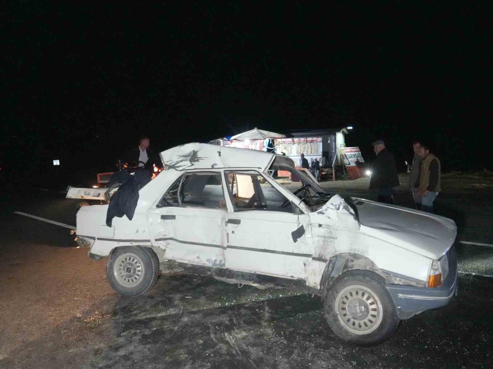 KASTAMONU’NUN TAŞKÖPRÜ İLÇESİNDE TIR İLE OTOMOBİLİN ÇARPIŞTIĞI KAZADA SÜRÜCÜ CİHAN ERGÜN İLE YANINDA BULUNAN EŞİ SEYHAN ERGÜN HAYATINI KAYBETTİ.