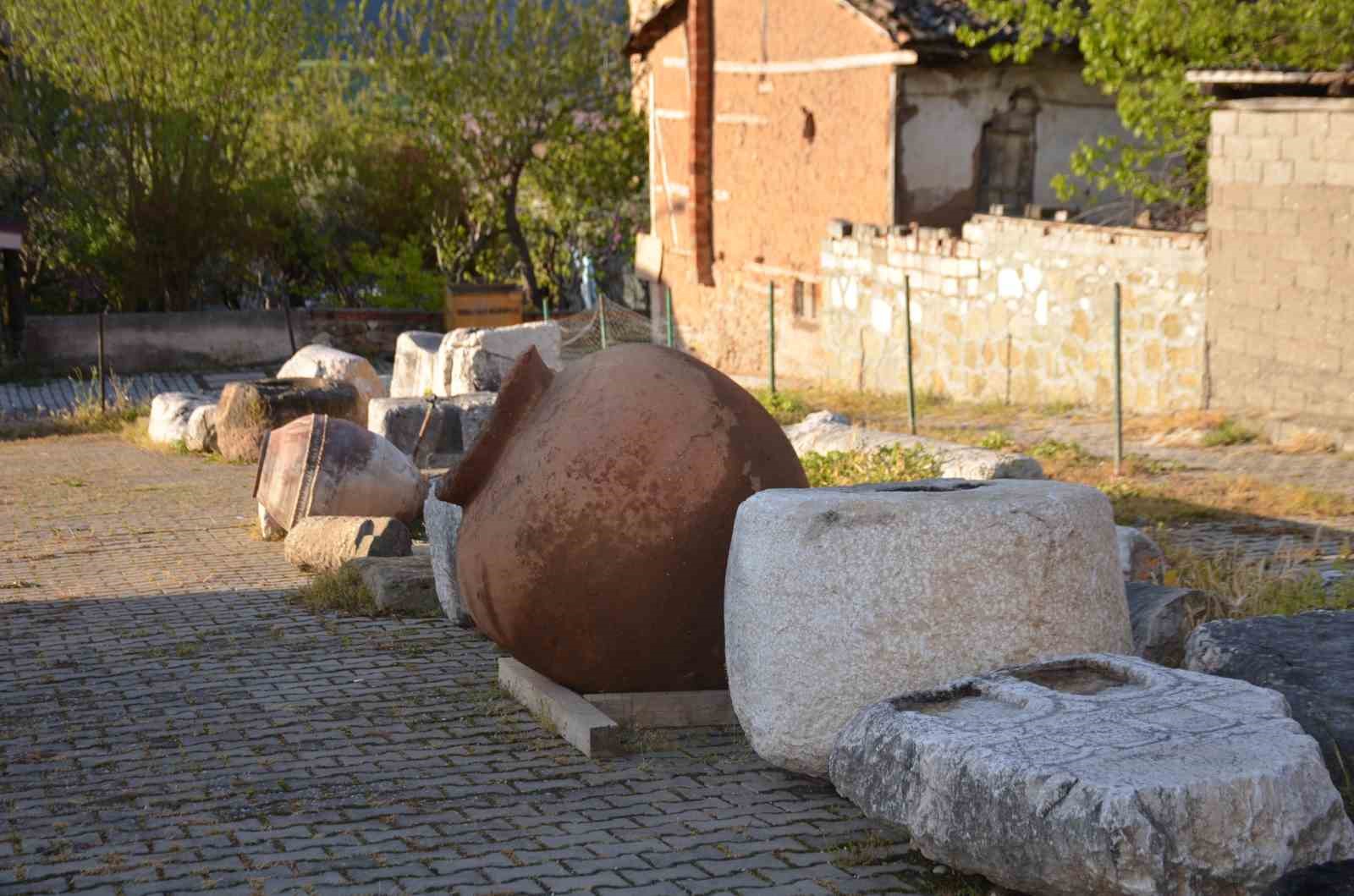 YAPILAN BİR KAZI ÇALIŞMASINDA BULUNAN 1800 YILLIK KÜP, ZAMANINDA BUZDOLABI GÖREVİ GÖRÜYORMUŞ