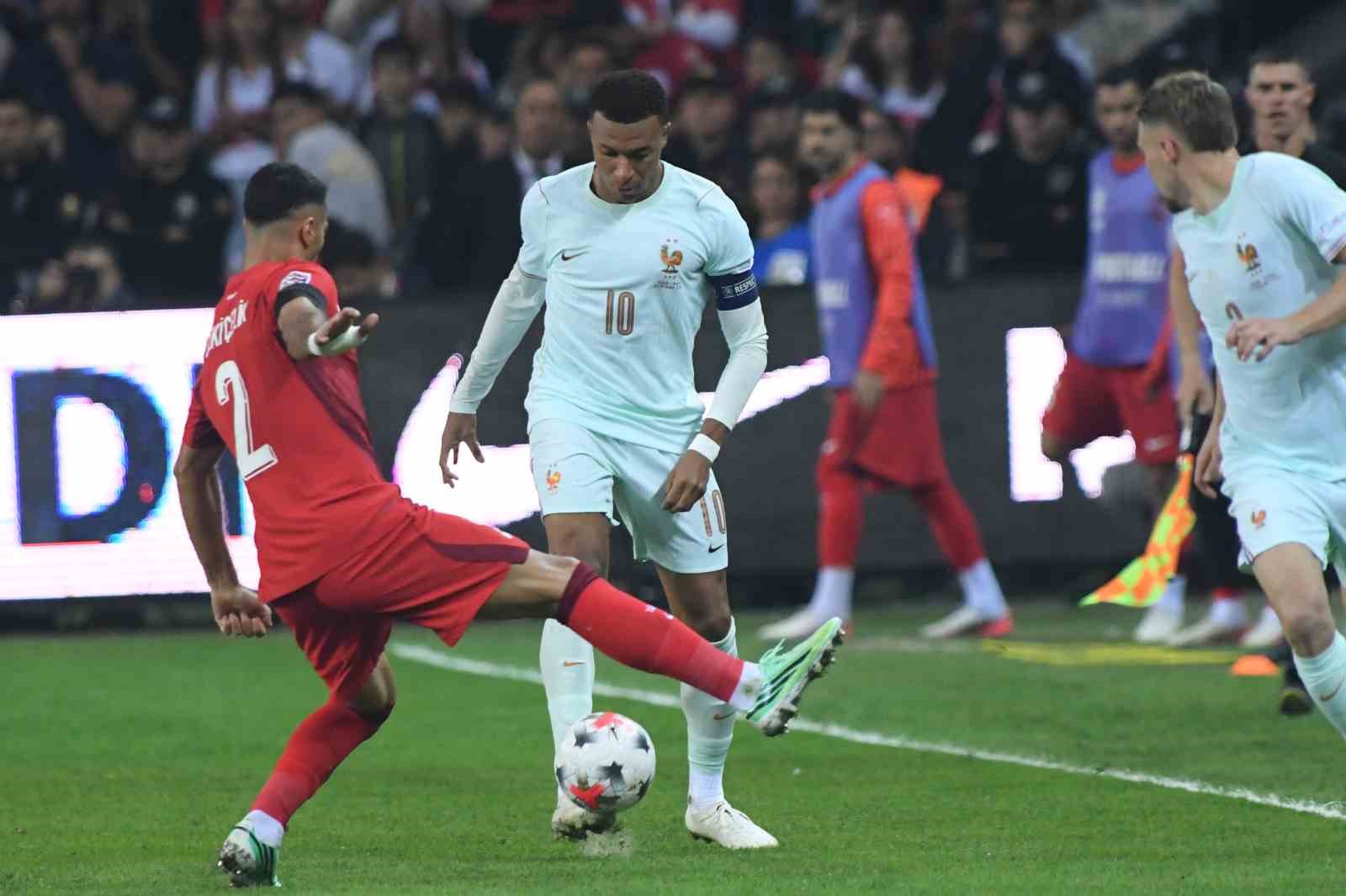 TÜRKİYE A MİLLİ FUTBOL TAKIMI, UEFA ULUSLAR A LİGİ 1. GRUP İLK MAÇINDA KOCAELİ'NDE FRANSA'YA 1-0 MAĞLUP OLDU.