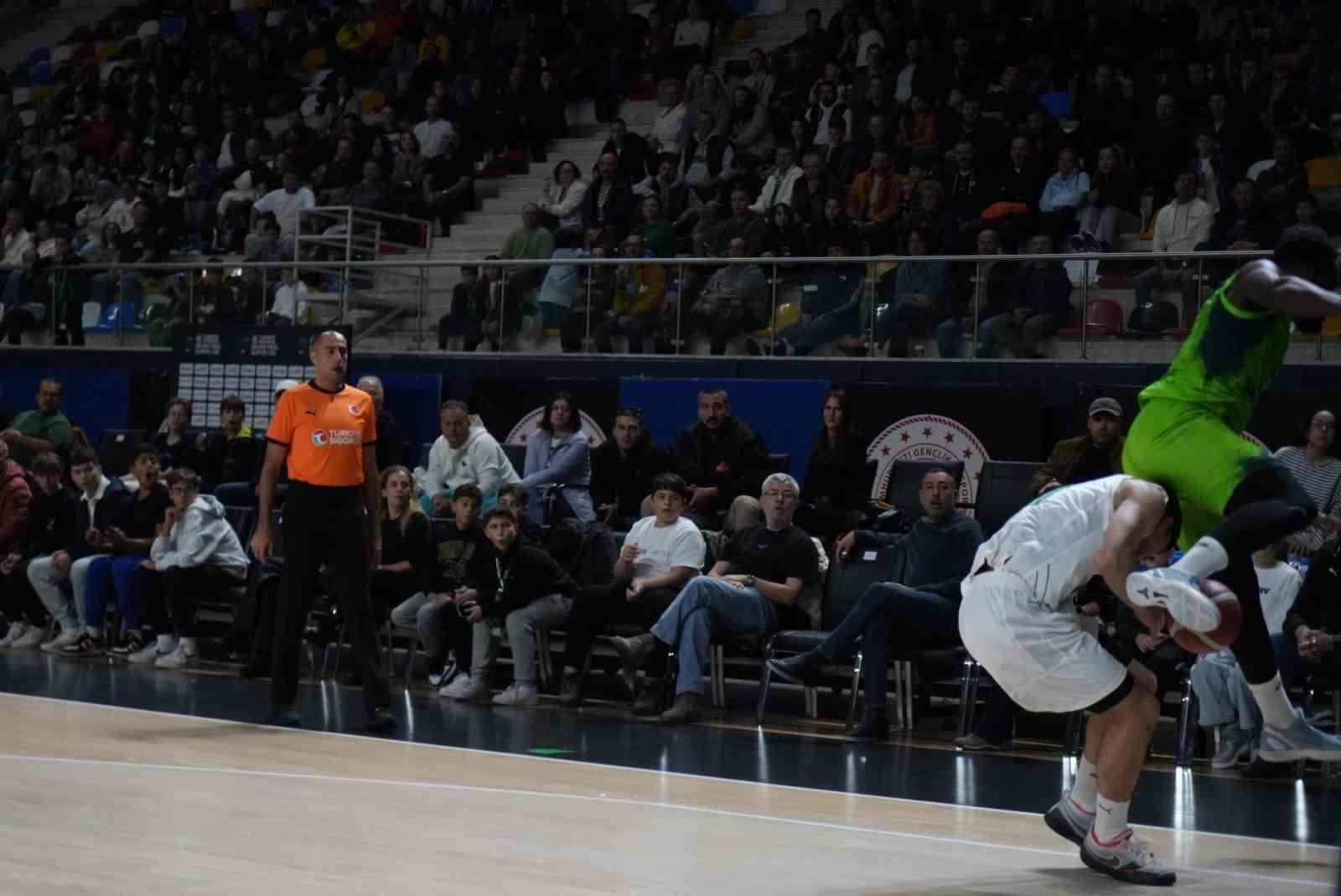 TÜRKİYE SİGORTA BASKETBOL SÜPER LİGİ'NİN 4. HAFTASINDA TOFAŞ, DEPLASMANDA KARŞILAŞTIĞI KÖRFEZ BASKET'İ BRYCE JONES'UN SON SANİYE ÜÇLÜĞÜYLE 71-69 MAĞLUP ETTİ.
