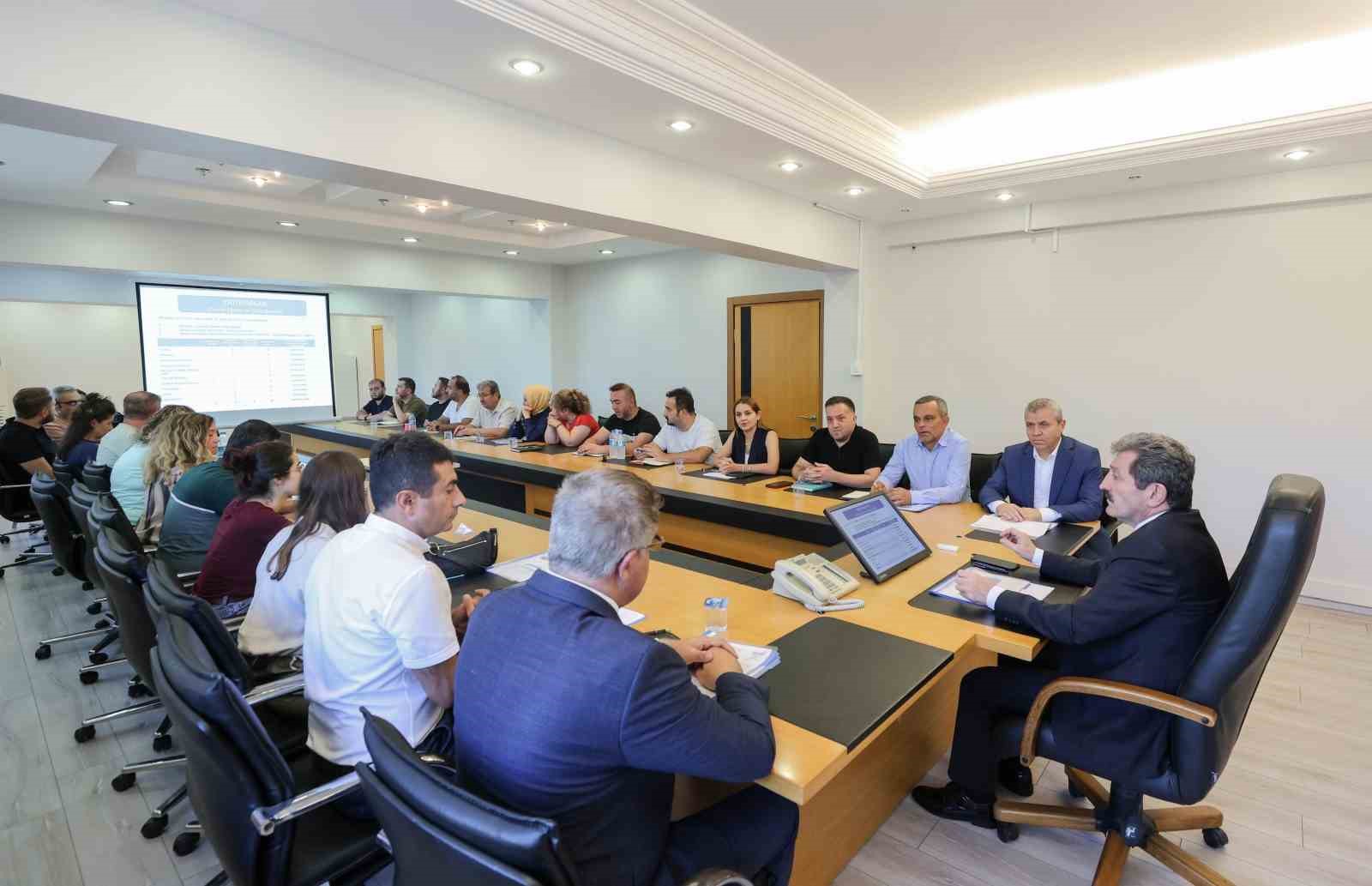 EĞİTİM YATIRIMLARININ DEĞERLENDİRİLDİĞİ TOPLANTI, SAMSUN VALİSİ ORHAN TAVLI’NIN BAŞKANLIĞINDA GERÇEKLEŞTİRİLDİ. TOPLANTIYA İLKADIM KAYMAKAMI VE YİKOB BAŞKANI ABDULKADİR DEMİR, İL MİLLÎ EĞİTİM MÜDÜRÜ DR. MURAT AĞAR, YATIRIM İZLEME MÜDÜRÜ FATİH ERCAN İLE İLGİLİ ŞUBE MÜDÜRLERİ, ŞEFLER VE PERSONEL KATILDI.