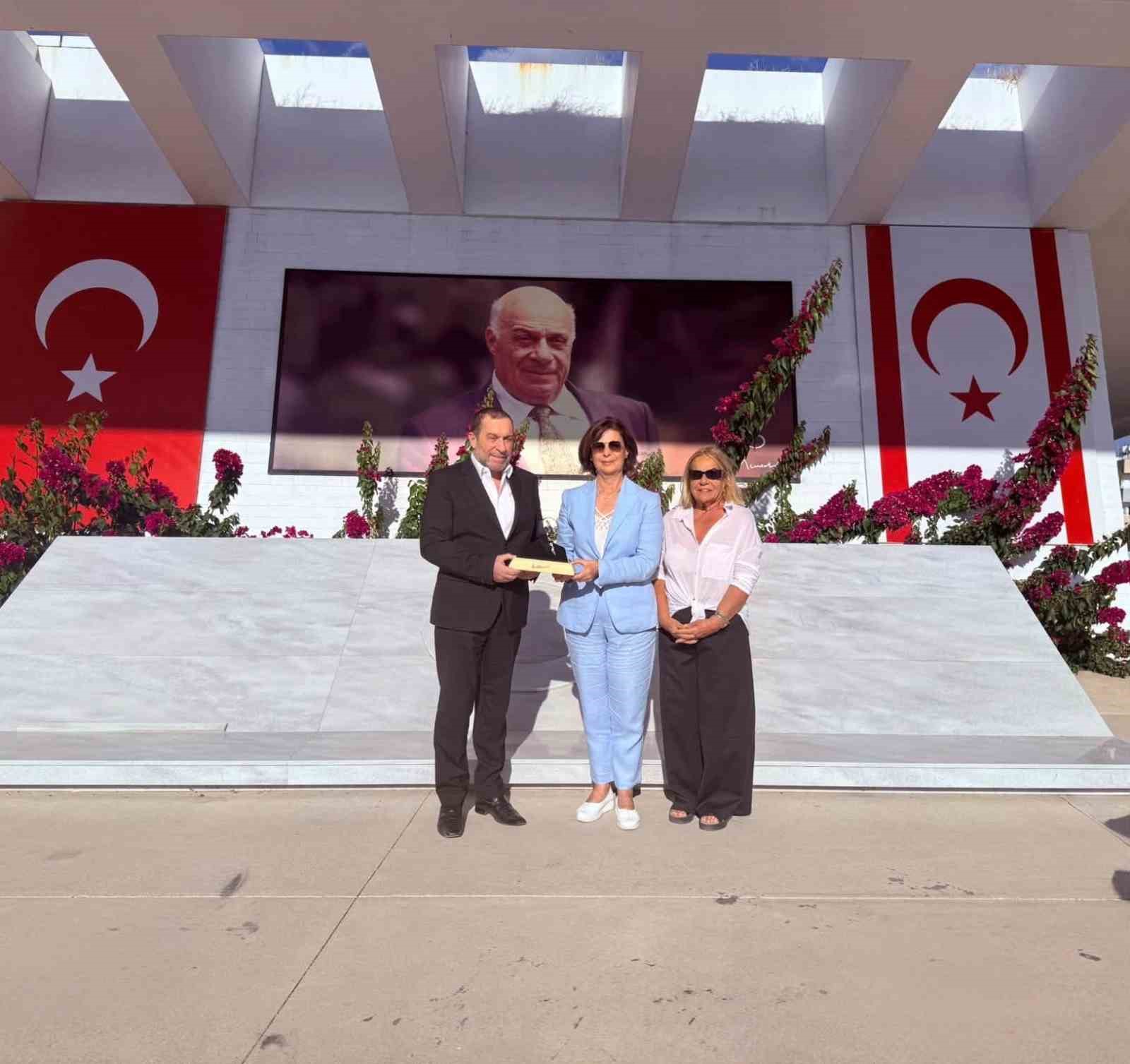 ESKİŞEHİR BÜYÜKŞEHİR BELEDİYE BAŞKANI AYŞE ÜNLÜCE, KUZEY KIBRIS TÜRK CUMHURİYETİ’NDE (KKTC) ESKİŞEHİR İLE KKTC ARASINDAKİ DOSTLUK VE KARDEŞLİK BAĞLARININ GÜÇLENDİRİLMESİNE YÖNELİK GÖRÜŞMELER GERÇEKLEŞTİRDİ.