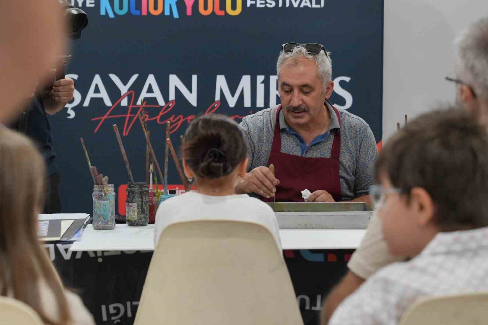KÜLTÜR VE TURİZM BAKANLIĞI TARAFINDAN DÜZENLENEN ERZURUM KÜLTÜR YOLU FESTİVALİ, BEŞİNCİ GÜNÜNDE SANAT, EDEBİYAT VE KÜLTÜREL BELLEĞİ ODAĞINA ALAN ETKİNLİKLERLE DEVAM ETTİ.