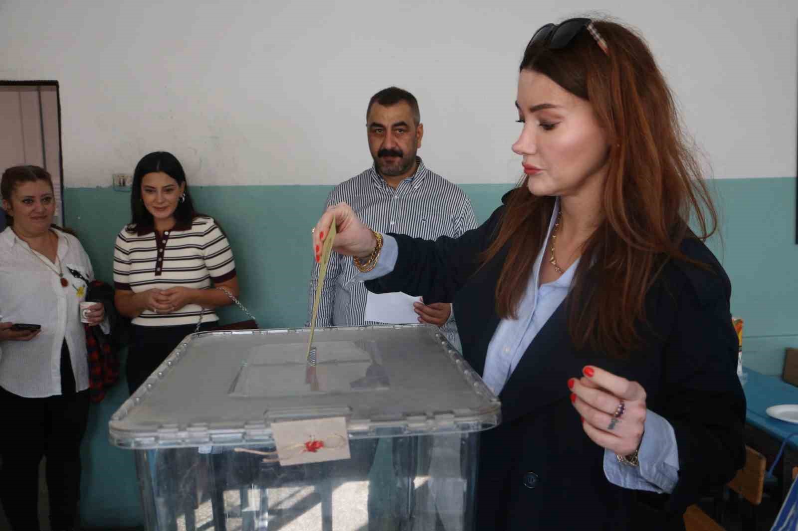 DİYARBAKIR TİCARET VE SANAYİ ODASI’NDA (DTSO) MESLEK KOMİTESİ VE MECLİS ÜYELERİ SEÇİMİ BAŞLADI. 26 BİN 515 ÜYESİ BULUNAN DTSO’DA, SEÇME VE SEÇİLME HAKKINA SAHİP 9 BİN 946 ÜYE OY KULLANACAK.
