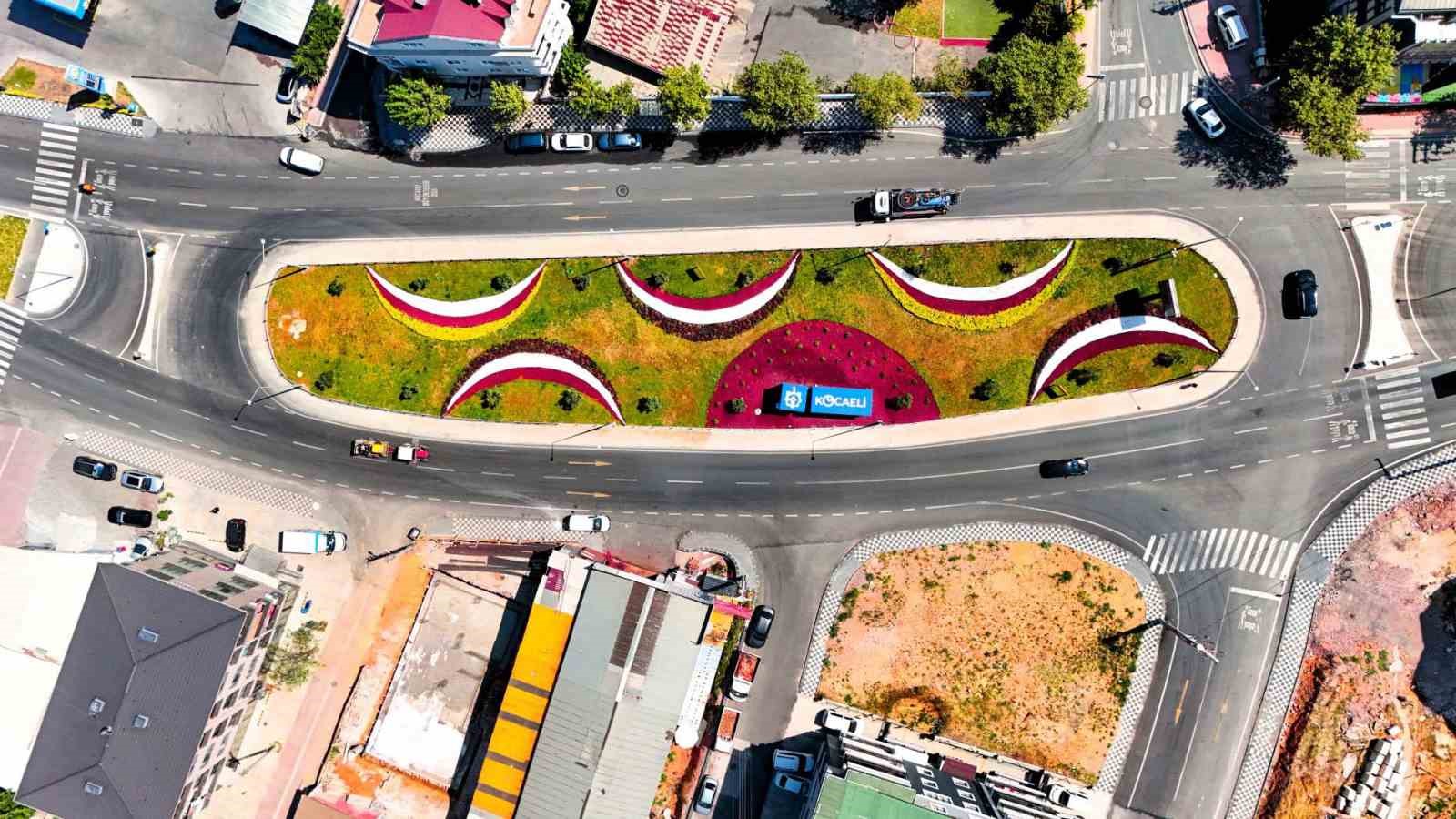 DARICA’DA TUZLA CADDESİ İLE BATTALGAZİ CADDESİ’NİN KESİŞİMİNDE YAPILAN KAVŞAK DÜZENLEMESİYLE TRAFİK AKIŞI RAHATLADI.