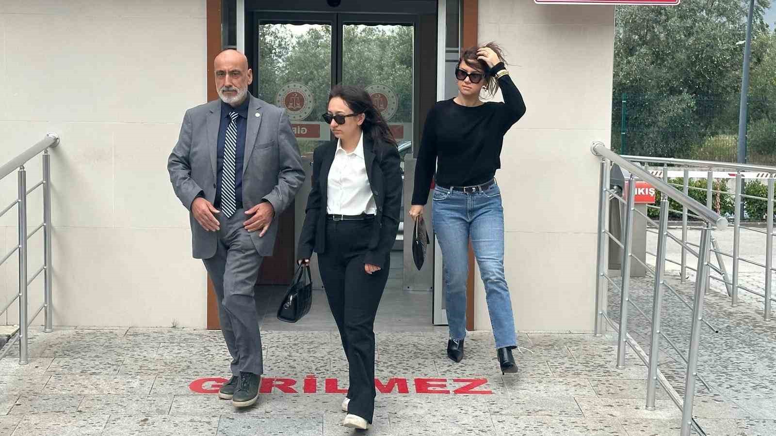GÜLLÜ'NÜN ÖLÜMÜNE İLİŞKİN DAVANIN İLK DURUŞMASI İÇİN NUR SULTAN ULU YALOVA ADLİYESİ'NE GELDİ.