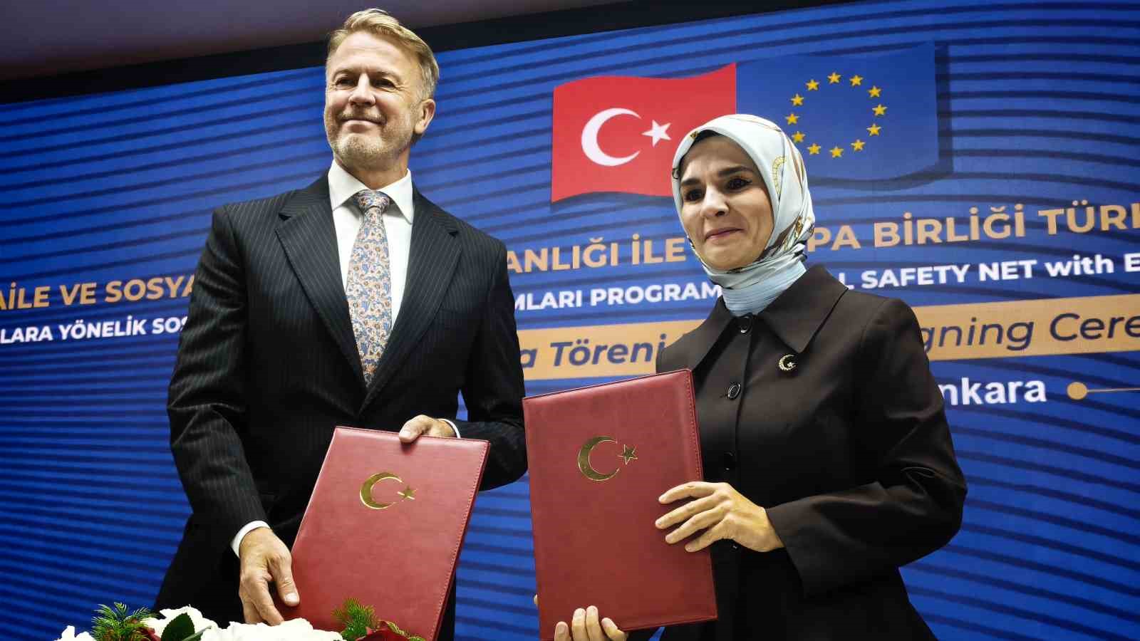AİLE VE SOSYAL HİZMETLER BAKANLIĞI İLE AVRUPA BİRLİĞİ TÜRKİYE DELEGASYONU ARASINDA YABANCILARA YÖNELİK SOSYAL UYUM VE EĞİTİM YARDIMLARI PROGRAMI PROTOKOL İMZA TÖRENİ DÜZENLENDİ.