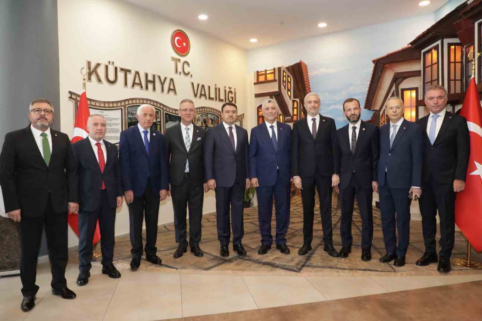 ZİYARETE; KÜTAHYA MİLLETVEKİLLERİ ADİL BİÇER, İSMAİL ÇAĞLAR BAYIRCI VE MEHMET DEMİR, BELEDİYE BAŞKANI EYÜP KAHVECİ, İL PROTOKOLÜ İLE İŞ ADAMLARI KATILDI.