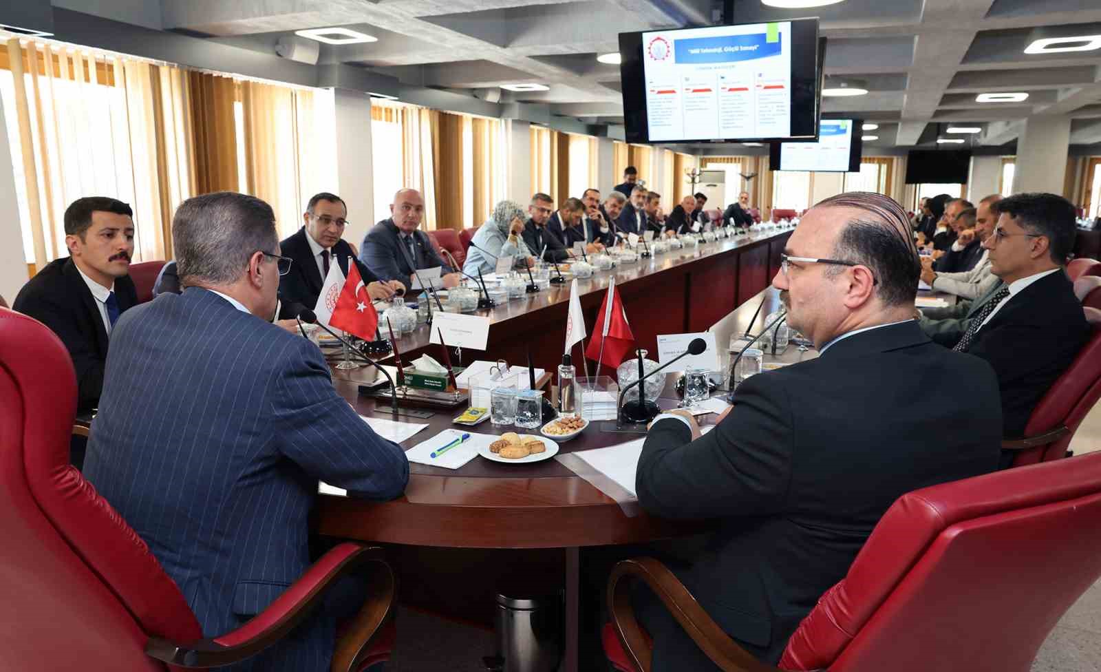 ERZURUM’UN SANAYİ VE TEKNOLOJİ ALANINDAKİ POTANSİYELİNİ GÜÇLENDİRMEK, YATIRIM VE ÜRETİM KAPASİTESİNİ ARTIRMAK, İSTİHDAMI GELİŞTİRMEK VE ÜNİVERSİTE-SANAYİ İŞBİRLİĞİNİ DAHA İLERİ BİR NOKTAYA TAŞIMAK AMACIYLA SANAYİ VE TEKNOLOJİ İŞBİRLİĞİ KURULU TOPLANTISI GERÇEKLEŞTİRİLDİ.
