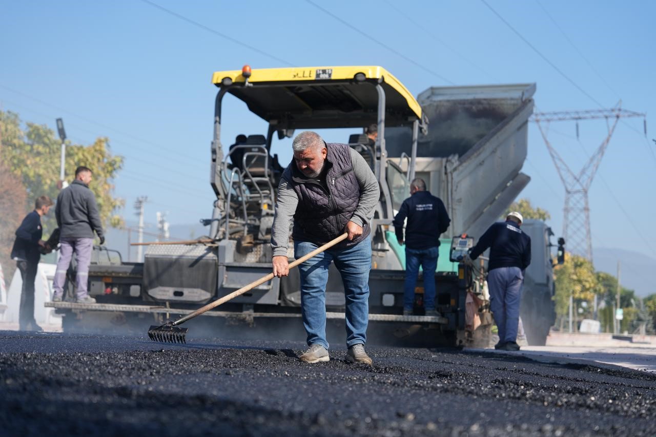 BOLU BELEDİYESİ EKİPLERİ, BORAZANLAR MAHALLESİ’NDEKİ 409 VE 410. SOKAKLARDA YOL VE KALDIRIM YENİLEME ÇALIŞMALARINI TAMAMLAYARAK YOLLARI ARAÇ VE YAYA TRAFİĞİNE AÇTI.