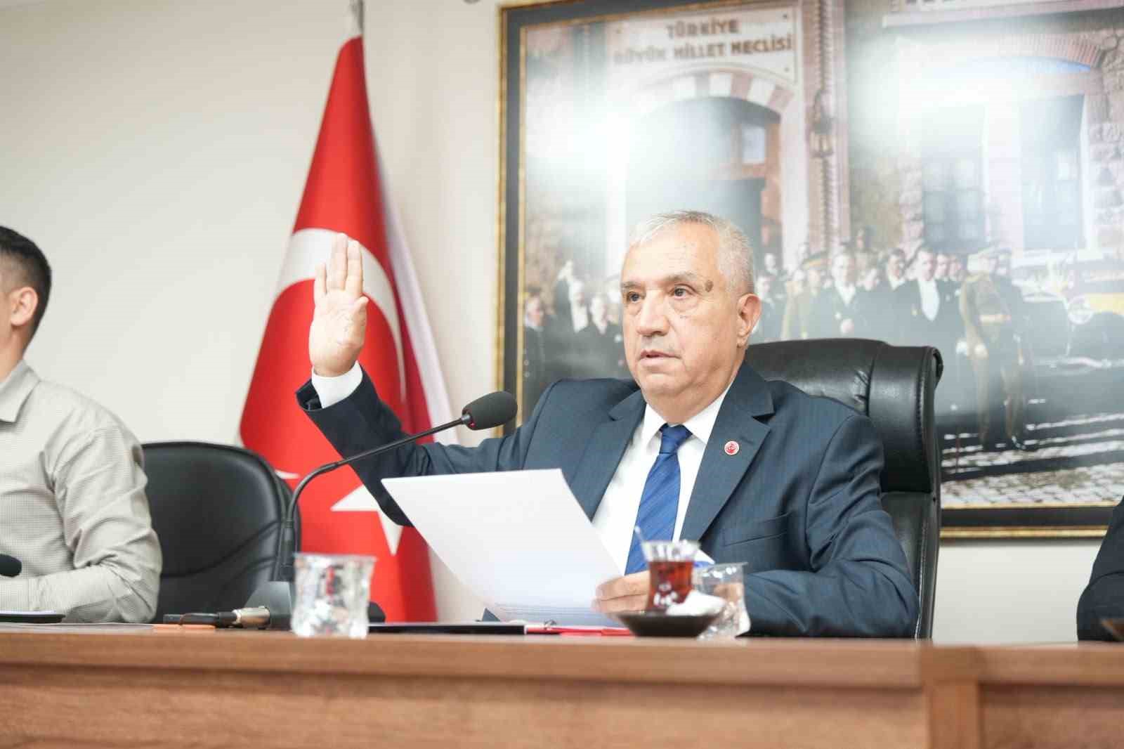 TURGUTLU BELEDİYESİ EKİM AYI MECLİS TOPLANTISI, BAŞKAN VEKİLİ HÜSEYİN MALİZ’İN AÇILIŞ KONUŞMASIYLA BAŞLADI. MALİZ, TURGUTLU, OSMANİYE VE İSTANBUL’DA YAŞANAN OKUL SALDIRILARINDA HAYATINI KAYBEDENLERE ALLAH’TAN RAHMET, YARALILARA GEÇMİŞ OLSUN DİLEKLERİNİ İLETTİ.