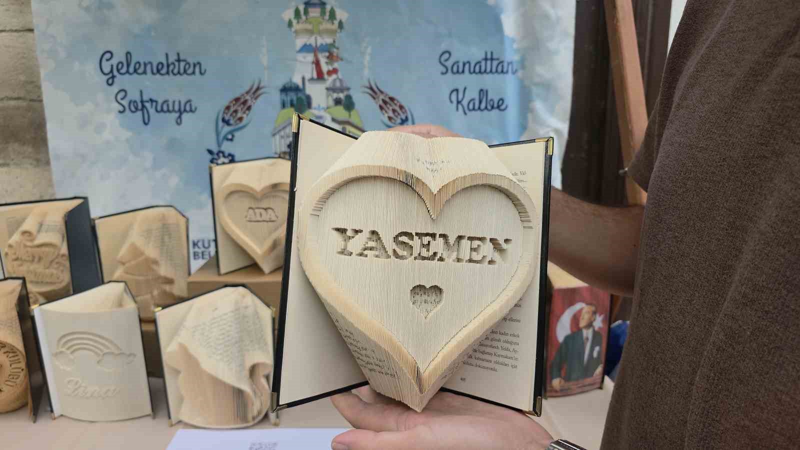 KÜTAHYA'DA HURDA KİTAPLAR SANAT ESERİNE DÖNÜŞÜYOR