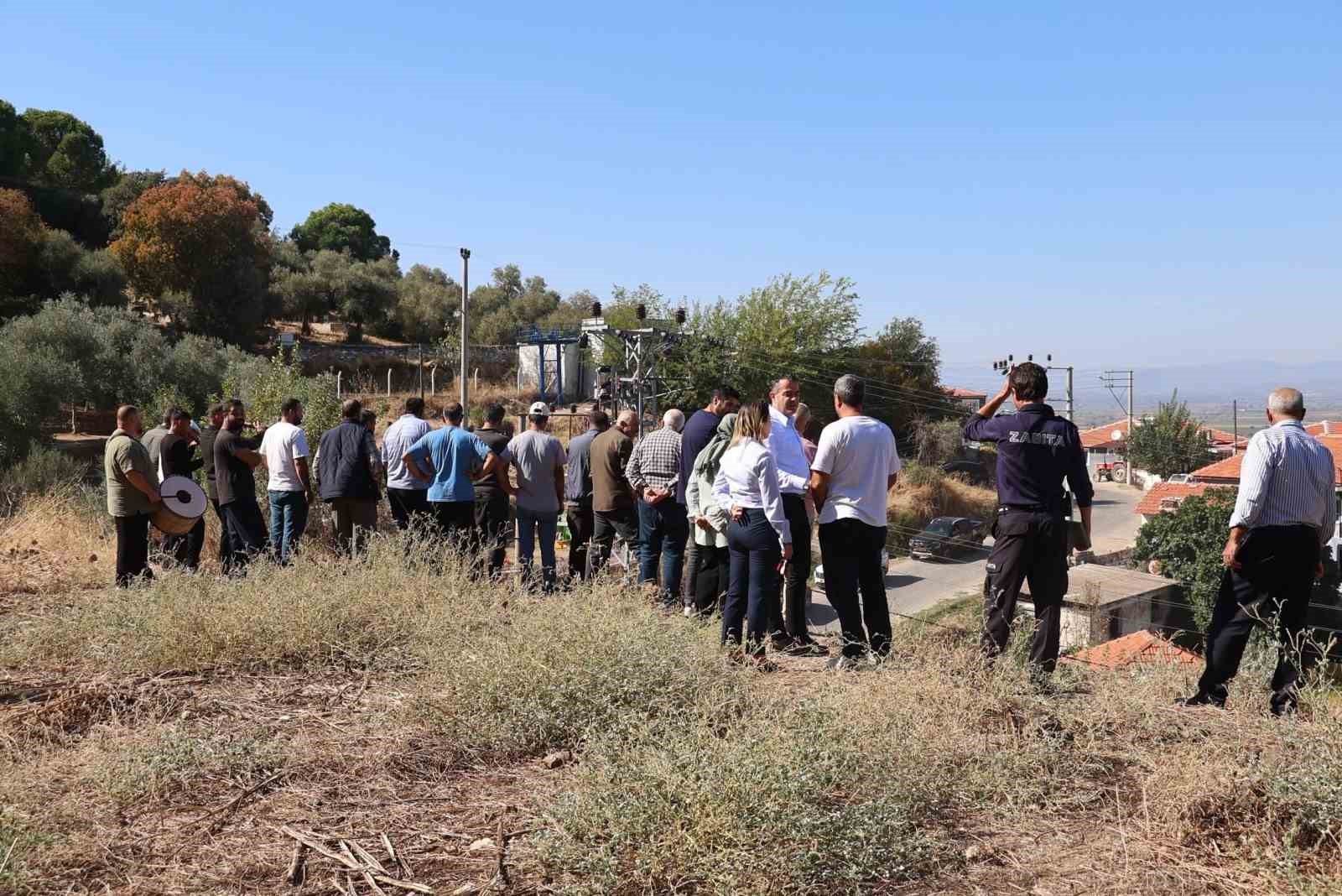 AYDIN'IN KOÇARLI İLÇESİ ŞENKÖY MAHALLESİ'NDE YAPILACAK OLAN DÜĞÜN SALONU İÇİN BÖLGEYE GİDEN BELEDİYE BAŞKANI ÖZGÜR ARICI, DAVUL ZURNAYLA KARŞILANIRKEN, ÇALIŞMALAR BAŞLADI.