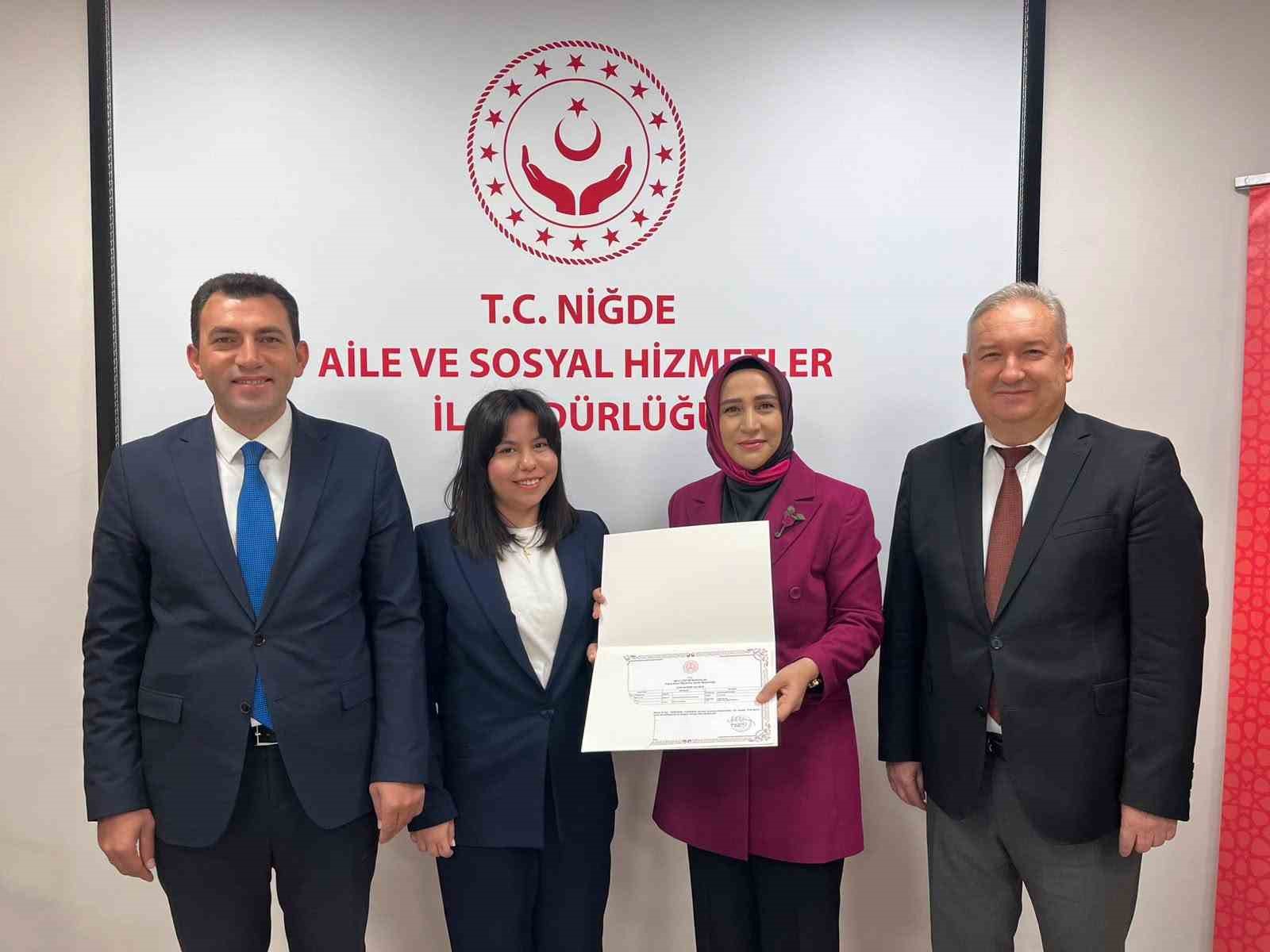 NİĞDE’DE TÜRK İŞARET DİLİ KURSUNU TAMAMLAYANLARA SERTİFİKALARI VERİLDİ