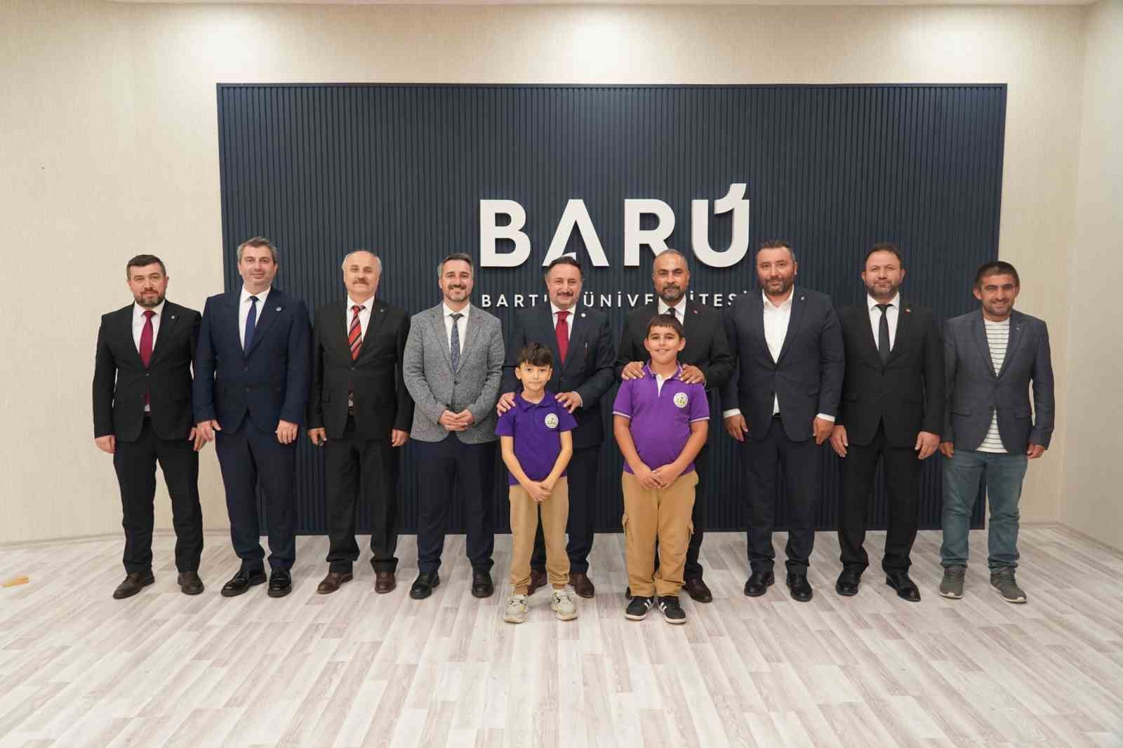 İSTANBUL MİLLETVEKİLİ KARAYEL, BARÜ'DE BİLİMFEST ETKİNLİK ALANINI GEZDİ
