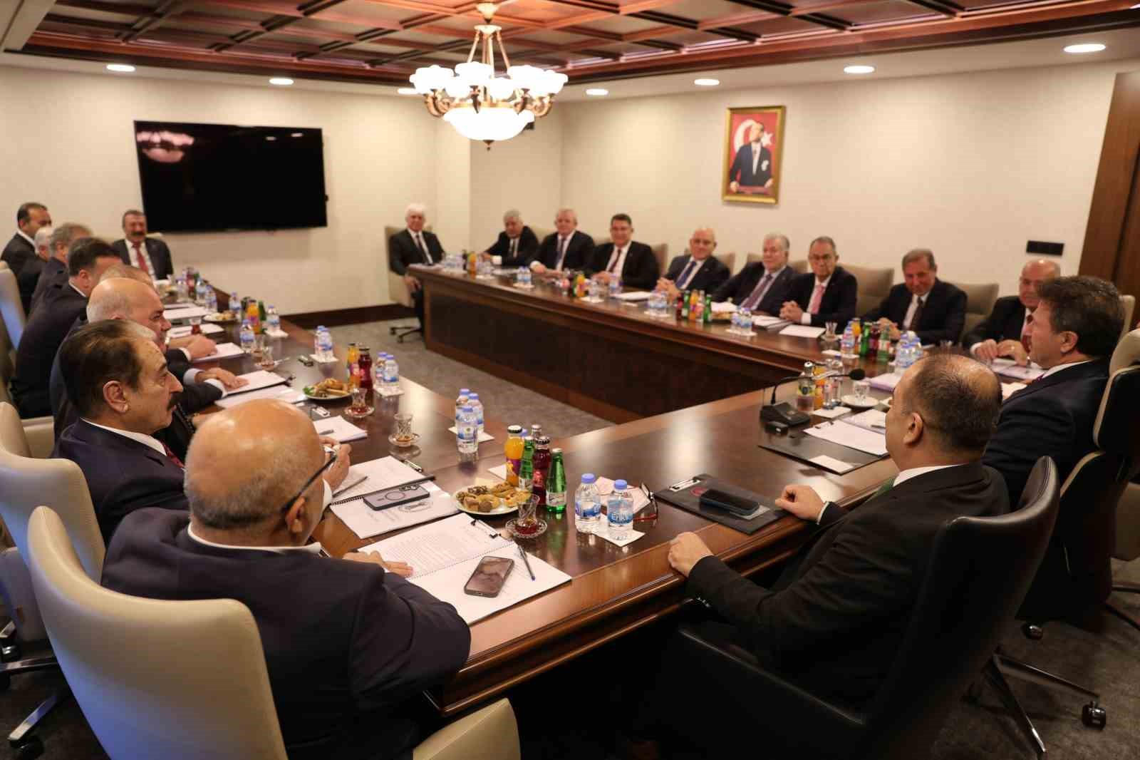TÜRKİYE ESNAF VE SANATKÂRLARI KONFEDERASYONU’NUN (TESK) YENİ DÖNEMİNDEKİ İLK YÖNETİM VE DENETİM KURULU TOPLANTISI, TESK GENEL BAŞKANI MEHMET YİĞİNER’İN BAŞKANLIĞINDA GERÇEKLEŞTİRİLDİ.