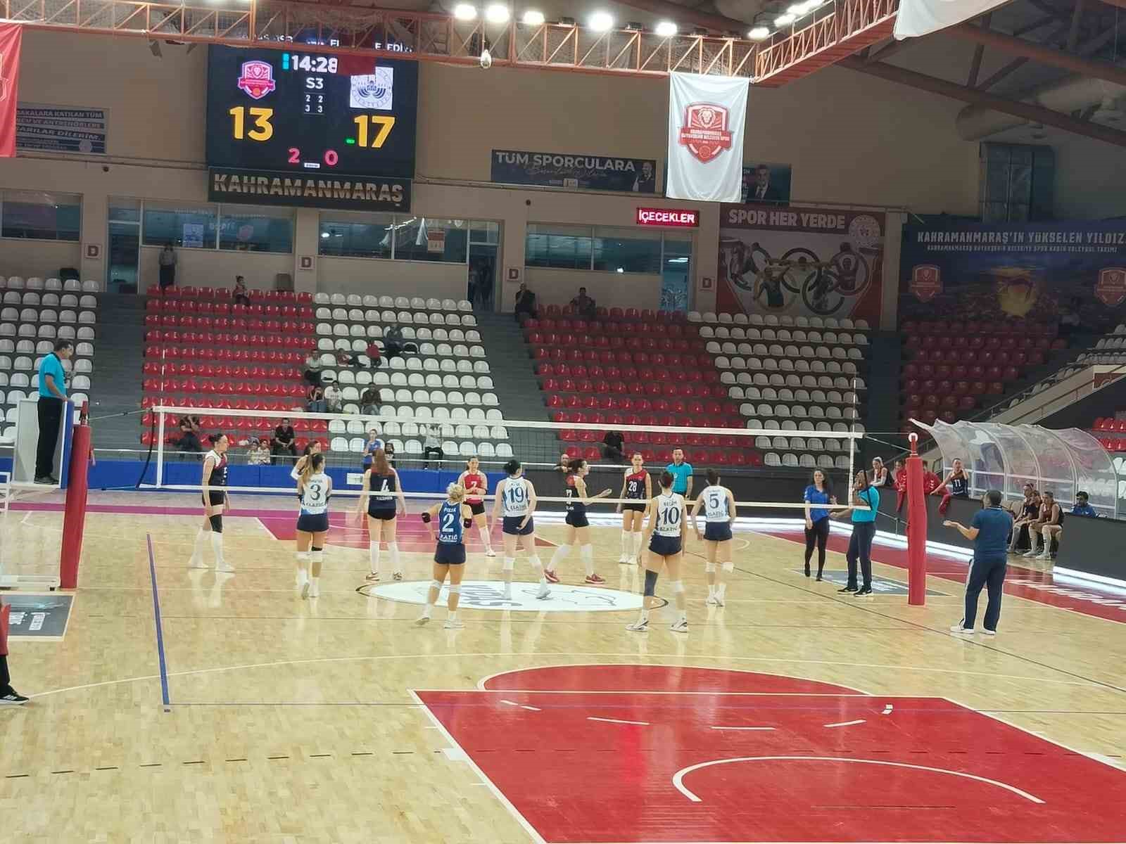 TÜRKİYE VOLEYBOL FEDERASYONU (TVF) KADINLAR 2. LİG 15. GRUP’TA MÜCADELE EDEN KAHRAMANMARAŞ BÜYÜKŞEHİR BELEDİYESPOR KADIN VOLEYBOL TAKIMI, KENDİ SEYİRCİSİ ÖNÜNDE KONUK ETTİĞİ ELAZIĞ BELEDİYESPOR'U 3-1 MAĞLUP EDEREK MORAL DEPOLADI.