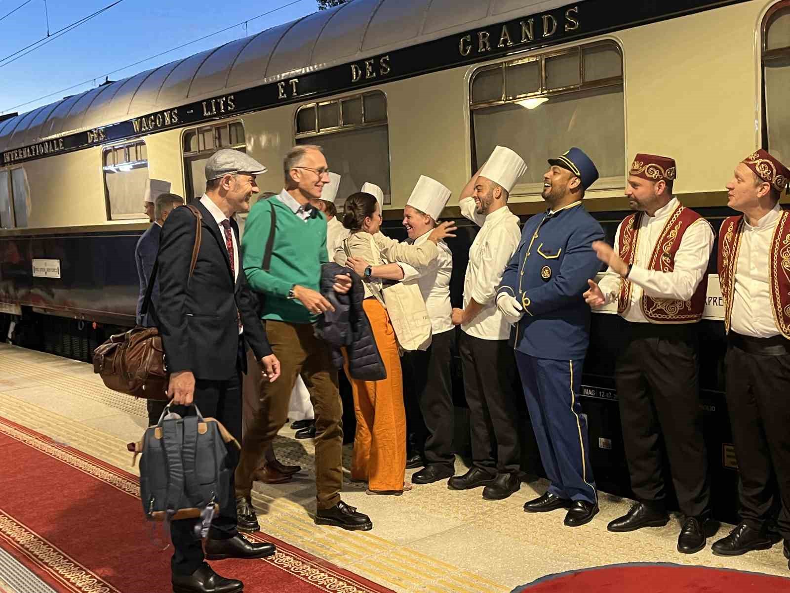 25 EYLÜL’DE PARİS’TEN HAREKET EDEN VENİCE SİMPLON ORİENT EXPRESS, ALMANYA, AVUSTURYA, MACARİSTAN, ROMANYA VE BULGARİSTAN ÜZERİNDEN TÜRKİYE’YE GELDİ.