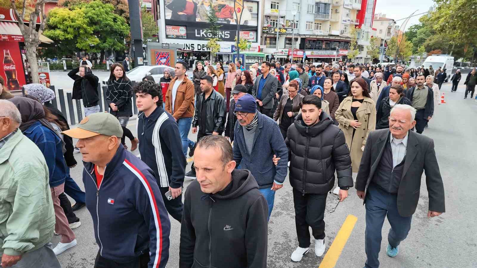 NİĞDE'DE 1 EKİM DÜNYA YAŞLILAR GÜNÜ DOLAYISIYLA YÜRÜYÜŞ DÜZENLENDİ.