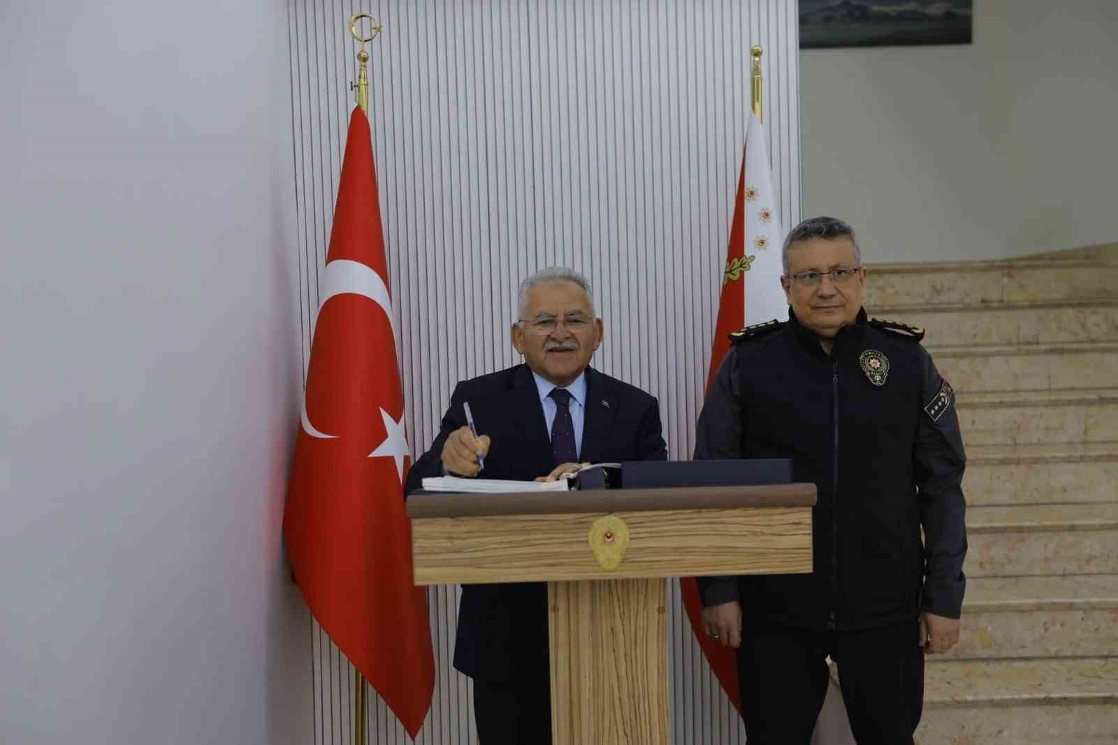 KAYSERİ BÜYÜKŞEHİR BELEDİYE BAŞKANI DR. MEMDUH BÜYÜKKILIÇ, KAYSERİ’YE YENİ ATANAN İL EMNİYET MÜDÜRÜ SİNAN ERGEN’E HAYIRLI OLSUN ZİYARETİNDE BULUNDU