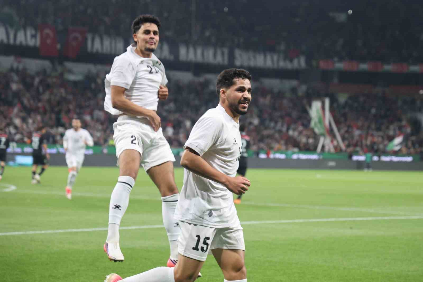 KONYASPOR İLE FİLİSTİN MİLLİ TAKIMI, KONYA'DA OYNANAN DOSTLUK KARŞILAŞMASINDA 2-2 BERABERE KALDI.