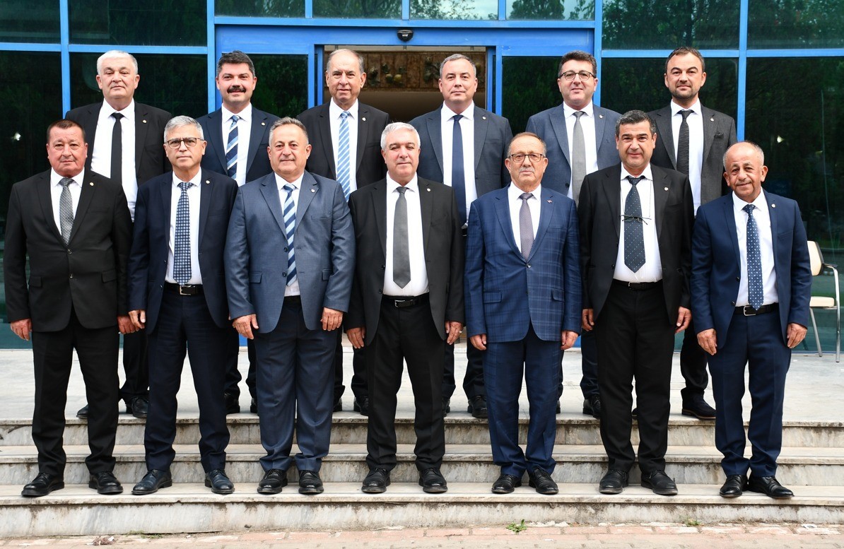 AYDIN TİCARET BORSASI’NDA SEÇİM HEYECANI SONA ERERKEN, AYDIN TİCARET BORSASI MEVCUT YÖNETİM KURULU BAŞKANI FEVZİ ÇONDUR, BORSA ÜYELERİNİN OYLARIYLA YENİDEN BAŞKAN SEÇİLEREK GÜVEN TAZELEDİ.