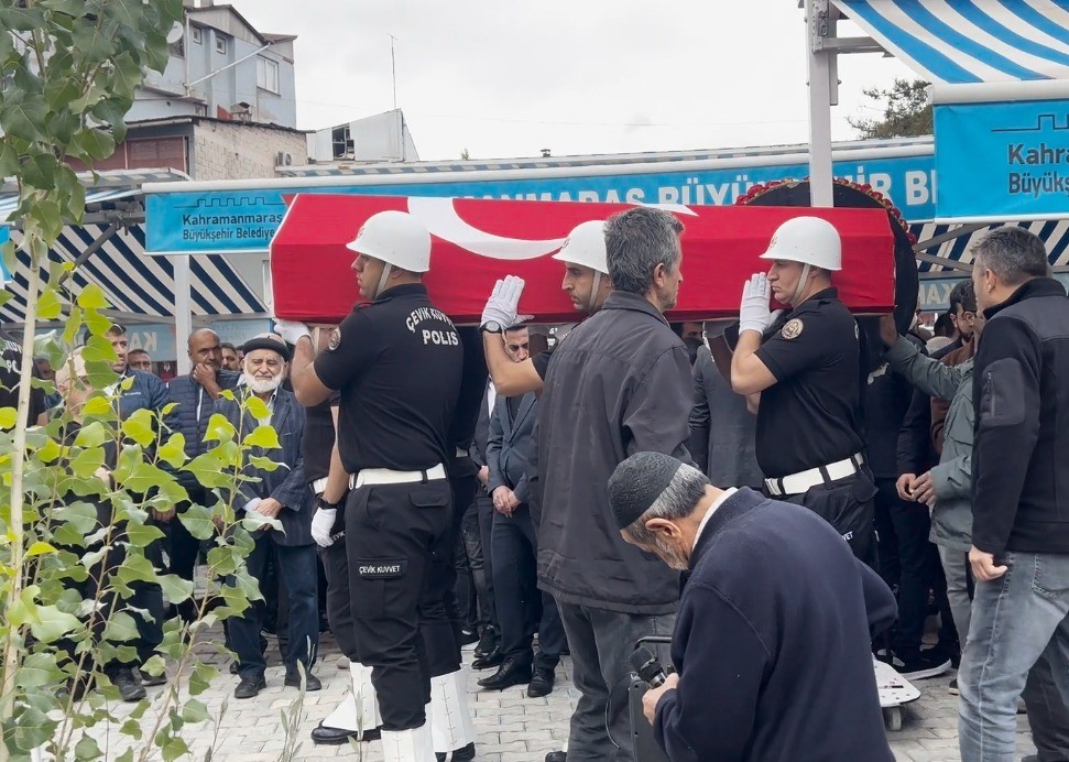 KAHRAMANMARAŞ’IN GÖKSUN İLÇESİNDE OTOMOBİLİN KÖPRÜDEN UÇMASI SONUCU HAYATINI KAYBEDEN İKİ KİŞİ SON YOLCULUĞUNA UĞURLANDI