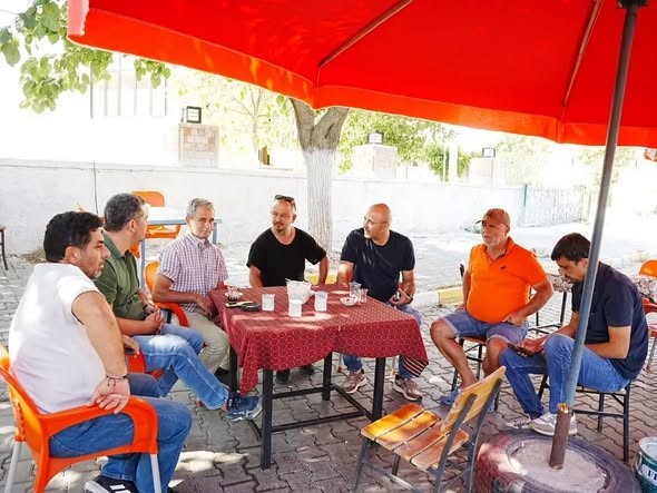 AYDIN’IN GERMENCİK İLÇESİNDE MURSALLI MAHALLESİ’NE KAZANDIRILAN KAPALI PAZAR YERİ HİZMETE GİRERKEN, BELEDİYE BAŞKANI BURAK ZENCİRCİ BÖLGEDE İNCELEMELERDE BULUNARAK PAZARCI ESNAFINI ZİYARET ETTİ.