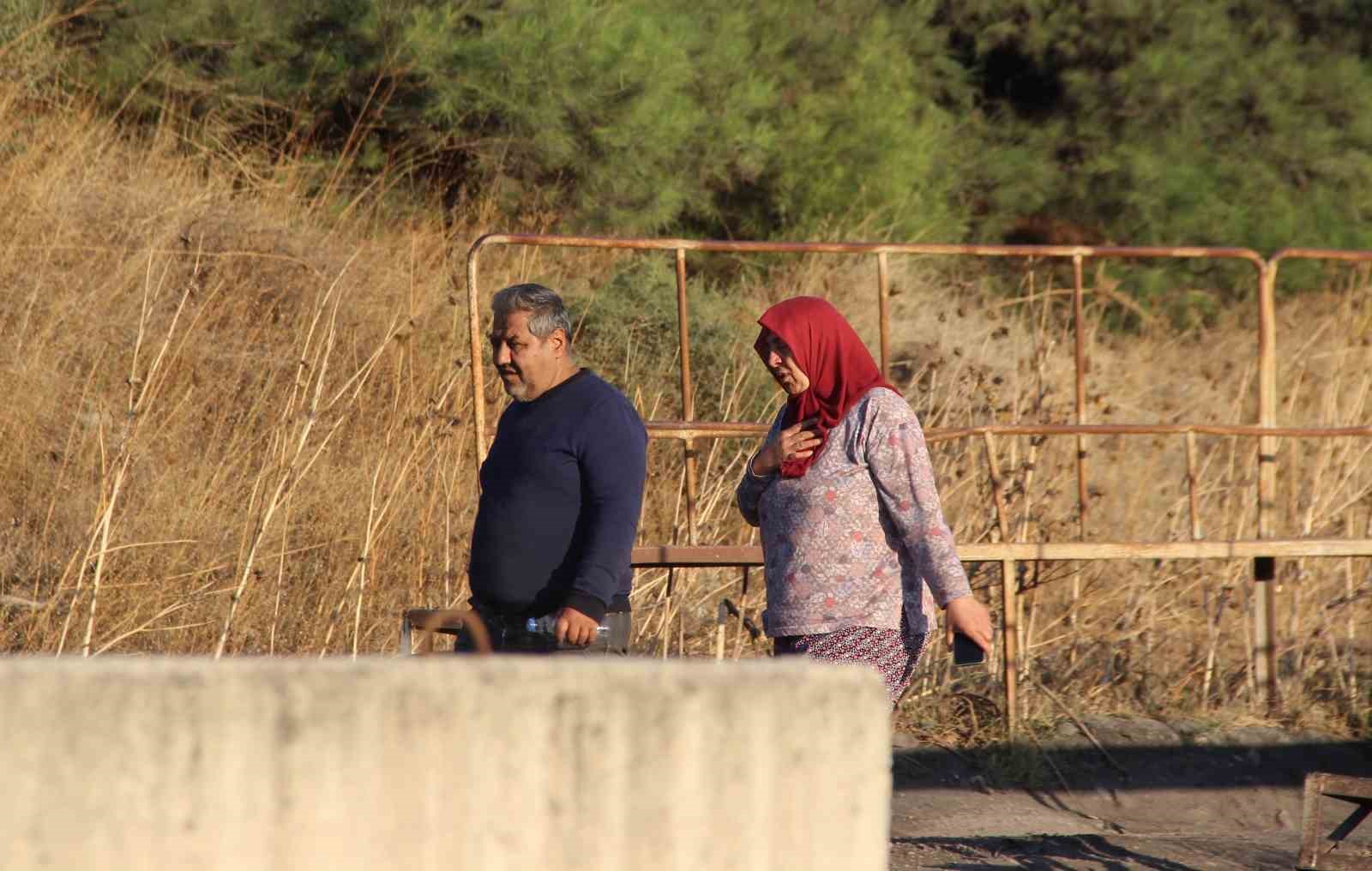 MANİSA'NIN SOMA İLÇESİNDE BİR MADEN İŞLETMESİNDE MEYDANA GELEN GÖÇÜKTE MAHSUR KALAN 5 İŞÇİDEN HALİT ERSAY'IN CANSIZ BEDENİNE ULAŞILDI. GÖÇÜKTEN DAHA ÖNCE 2 İŞÇİ SAĞ OLARAK KURTARILIRKEN, İÇERİDEKİ 4 İŞÇİYE ULAŞMAK İÇİN ARAMA KURTARMA ÇALIŞMALARI ARALIKSIZ SÜRÜYOR.
