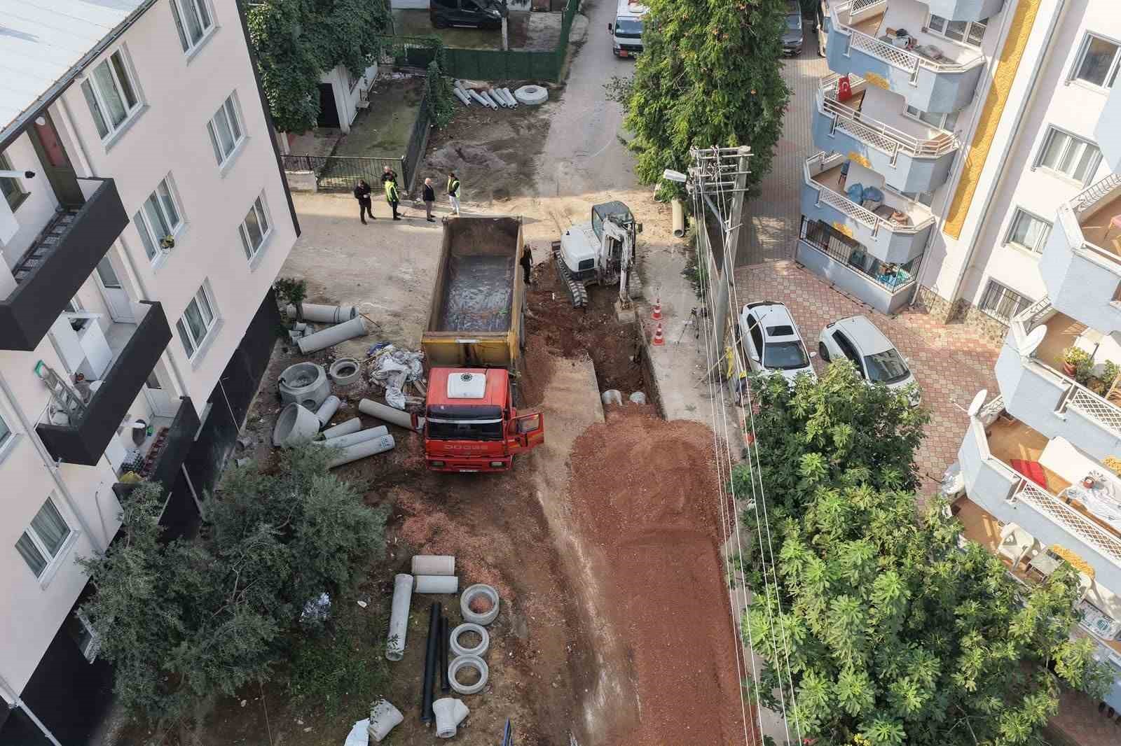 BURSA BÜYÜKŞEHİR BELEDİYESİ, OSMANGAZİ İLÇESİNİN HÜDAVENDİGAR MAHALLESİ’NDE ALTYAPI GÜÇLENDİRME ÇALIŞMALARI KAPSAMINDA KANALİZASYON VE YAĞMUR SUYU HATTI İMALATI GERÇEKLEŞTİRİYOR.
