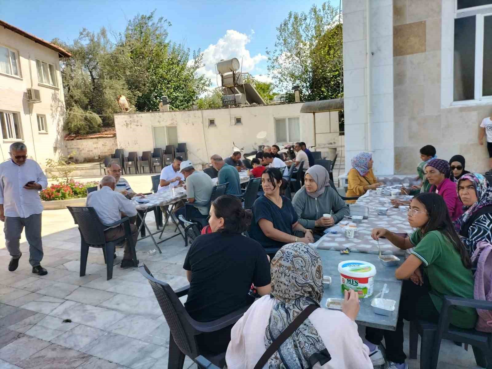 KÖYCEĞİZ TOPARLAR MAHALLESİ’NDE 26. AŞURE ETKİNLİĞİ GERÇEKLEŞTİRİLDİ