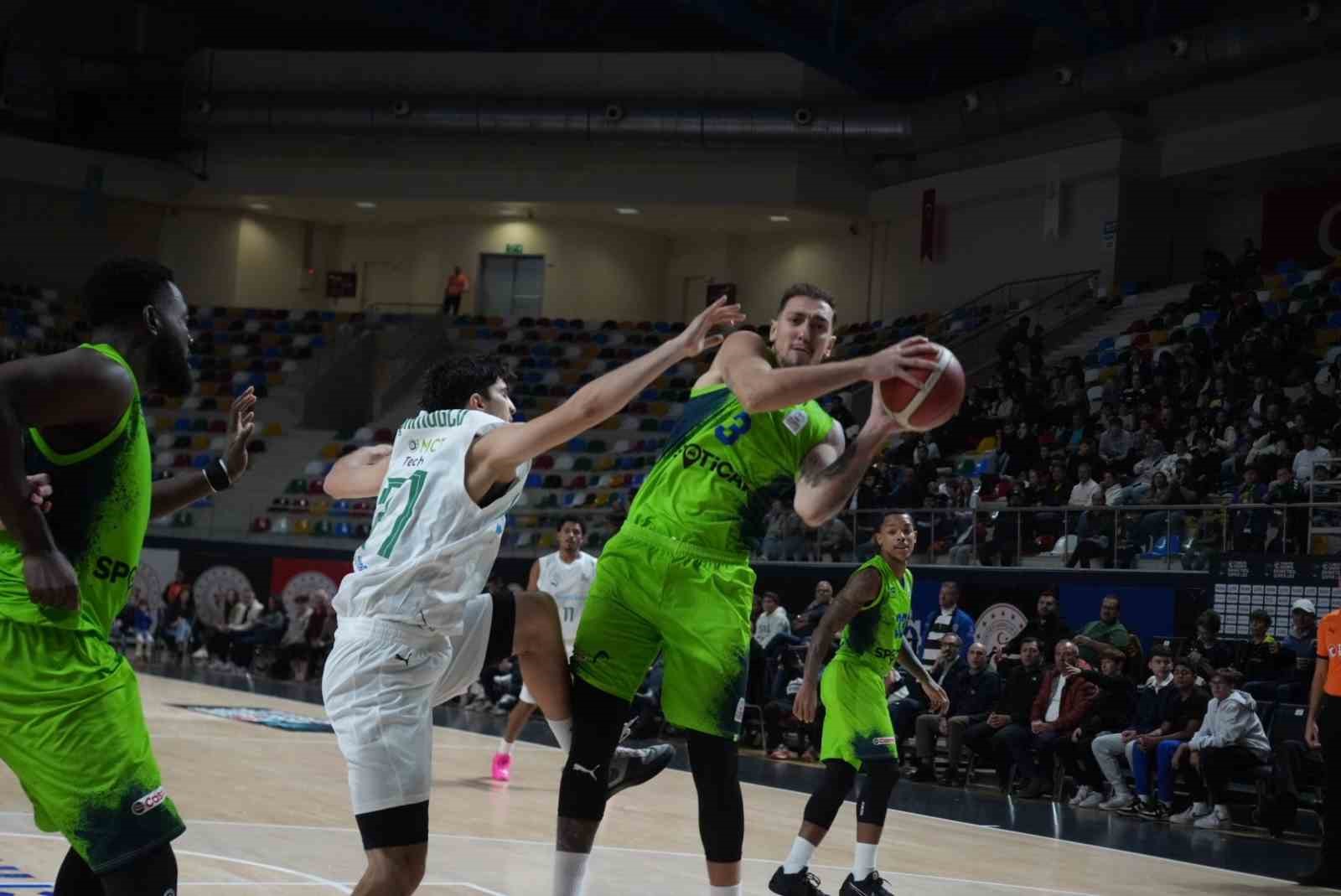 TÜRKİYE SİGORTA BASKETBOL SÜPER LİGİ'NİN 4. HAFTASINDA TOFAŞ, DEPLASMANDA KARŞILAŞTIĞI KÖRFEZ BASKET'İ BRYCE JONES'UN SON SANİYE ÜÇLÜĞÜYLE 71-69 MAĞLUP ETTİ.