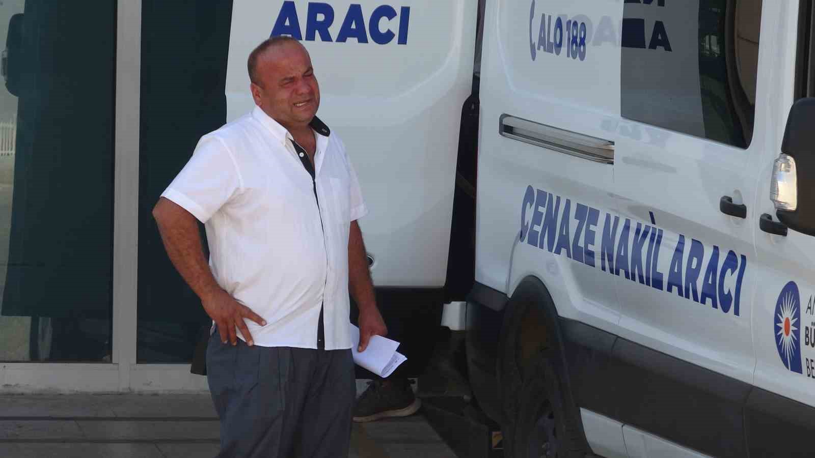 CENAZEYİ TESLİM ALAN AĞABEYİ GÖZYAŞLARINA HAKİM OLAMADI.