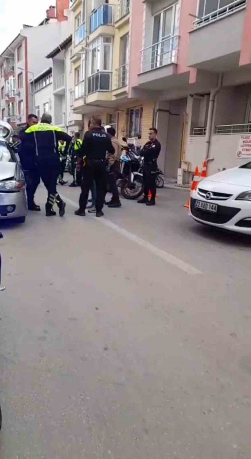 EDİRNE’DE KOVALAMACA SONRASI YAKALANAN SÜRÜCÜNÜN BABASINDAN GAZETECİYE TEHDİT