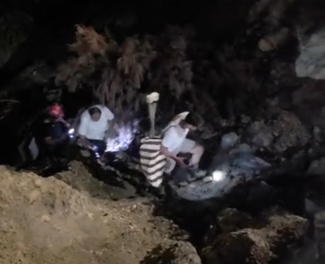 ADANA’NIN KOZAN İLÇESİNDE ŞİŞME BOTLA BALIK AVLAMAK İÇİN GÖKSU ÇAYI’NA GELEN 2 VATANDAŞ, SU KENARINDA MAHSUR KALDI. MAHSUR KALAN VATANDAŞLAR, İTFAİYE VE ARAMA KURTARMA EKİPLERİNİN ÇALIŞMASIYLA KURTARILDI.
